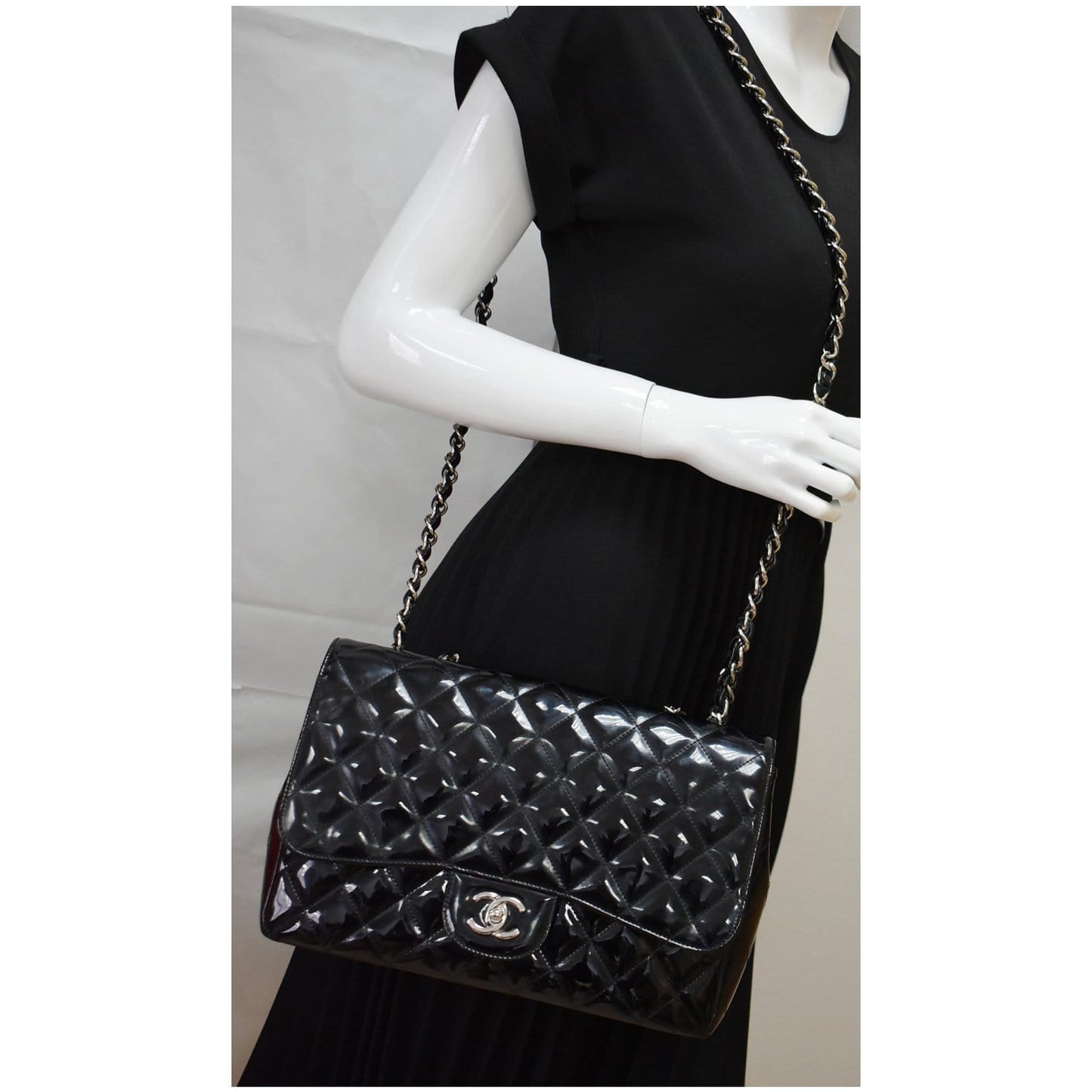 CHANEL Jumbo Single Flap Patent Leather Shoulder Bag Black
