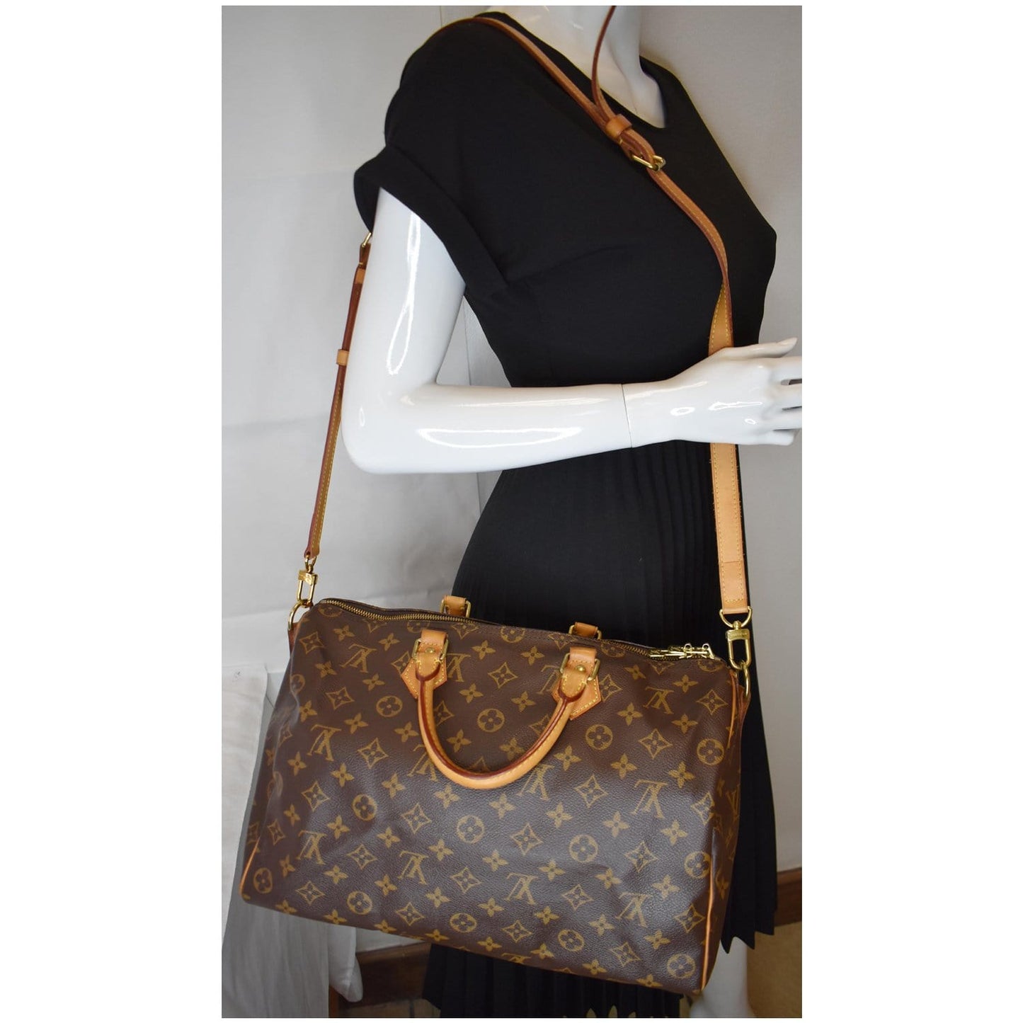 LOUIS VUITTON Speedy 35 Bandouliere Monogram Canvas Shoulder Bag Brown
