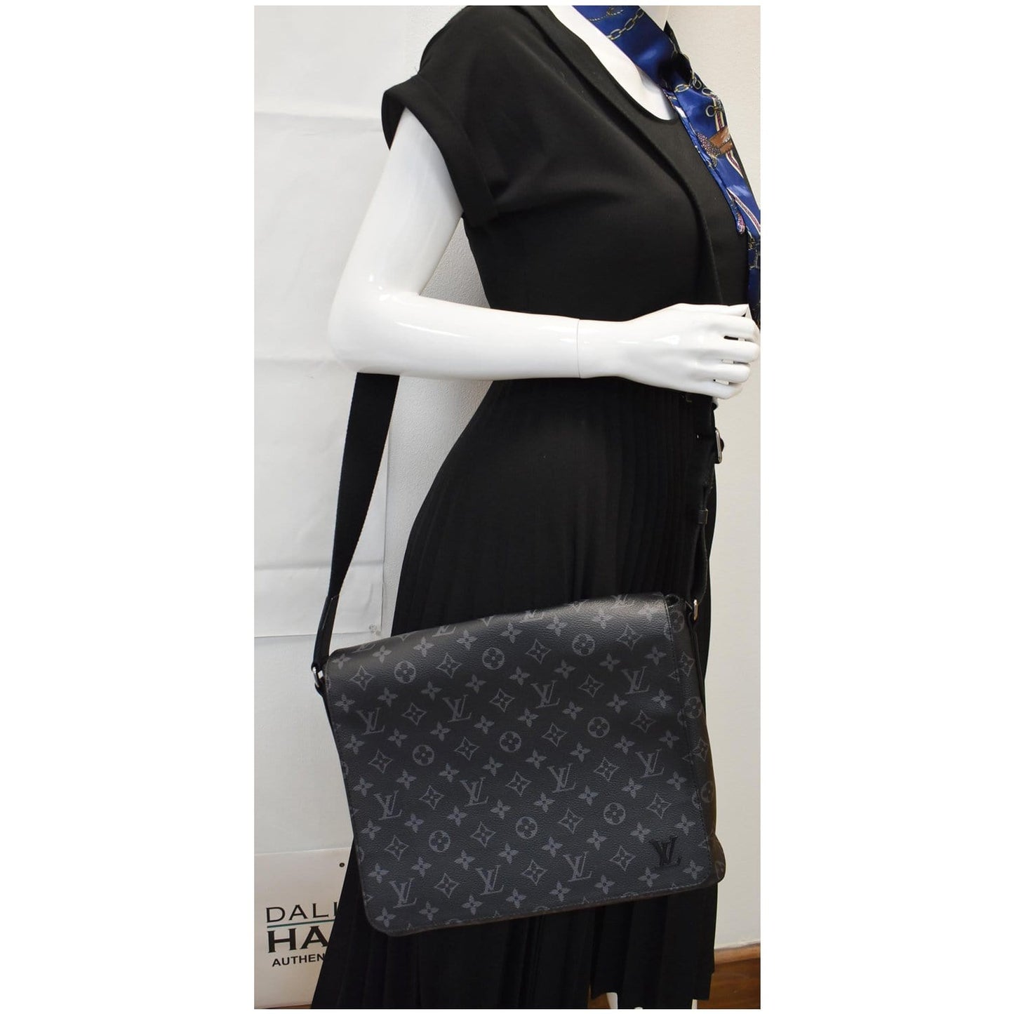 LOUIS VUITTON District MM Monogram Eclipse Messenger Bag Black