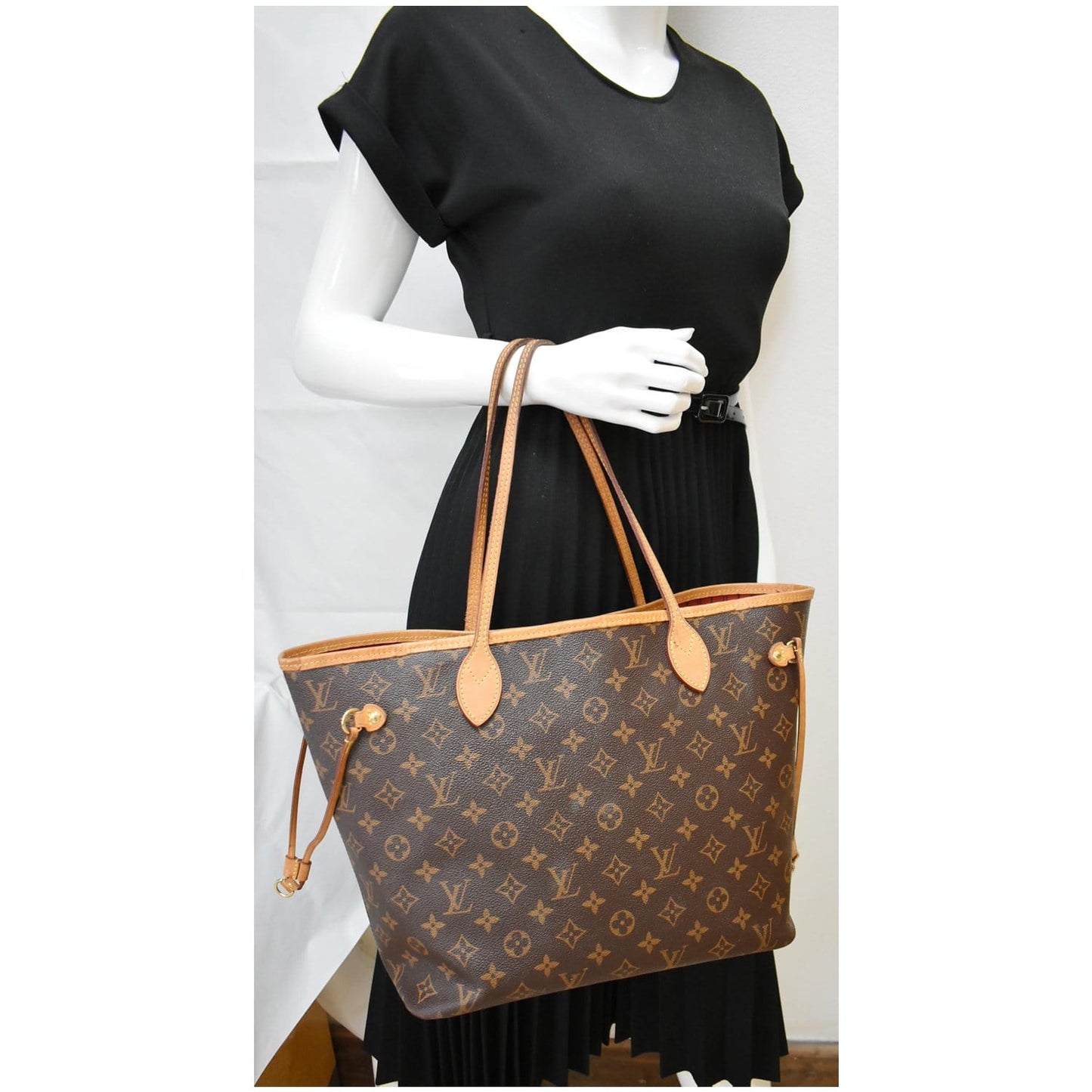 LOUIS VUITTON Neverfull MM Monogram Canvas Tote Bag Brown