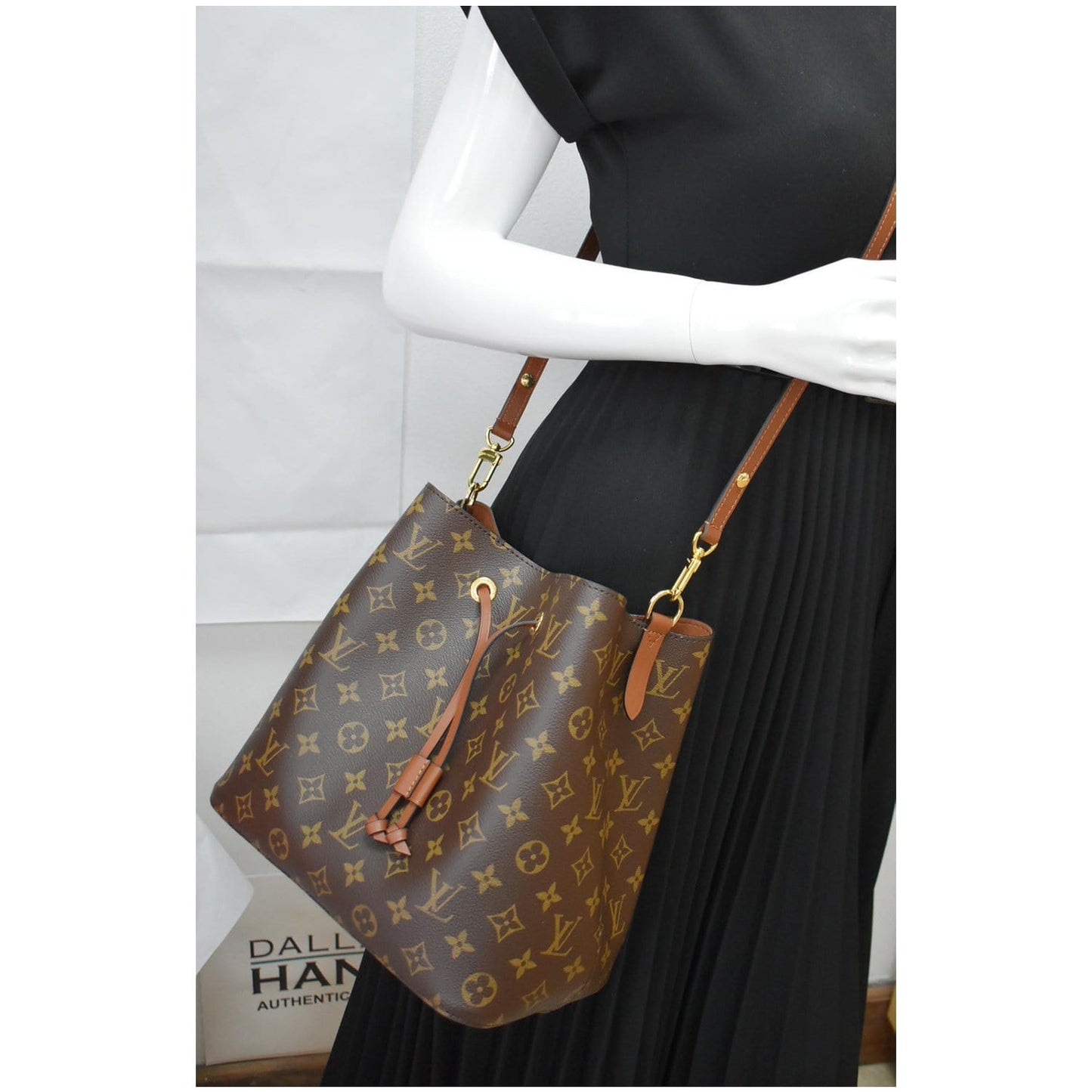LOUIS VUITTON NeoNoe Monogram Canvas Crossbody Bag Caramel