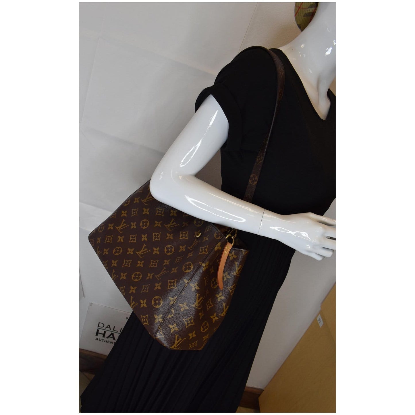 LOUIS VUITTON Montaigne MM Monogram Canvas Shoulder Bag Brown