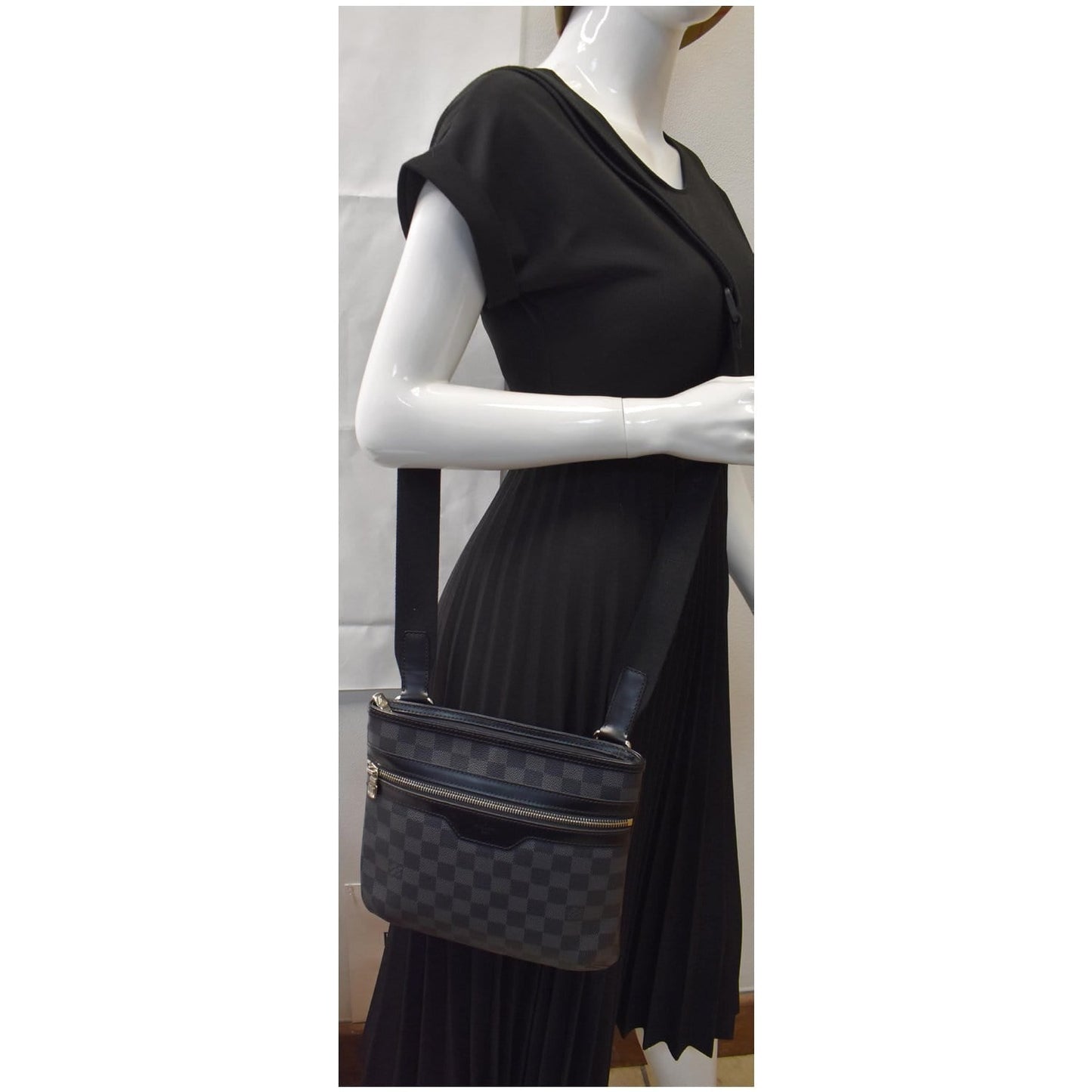 LOUIS VUITTON Thomas Damier Graphite Canvas Crossbody Messenger Bag Black