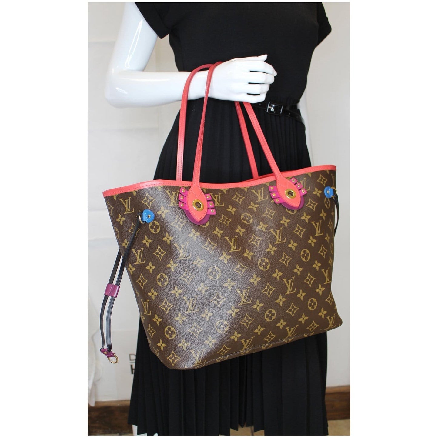 LOUIS VUITTON Neverfull MM Totem Monogram Canvas Tote Shoulder Bag Red
