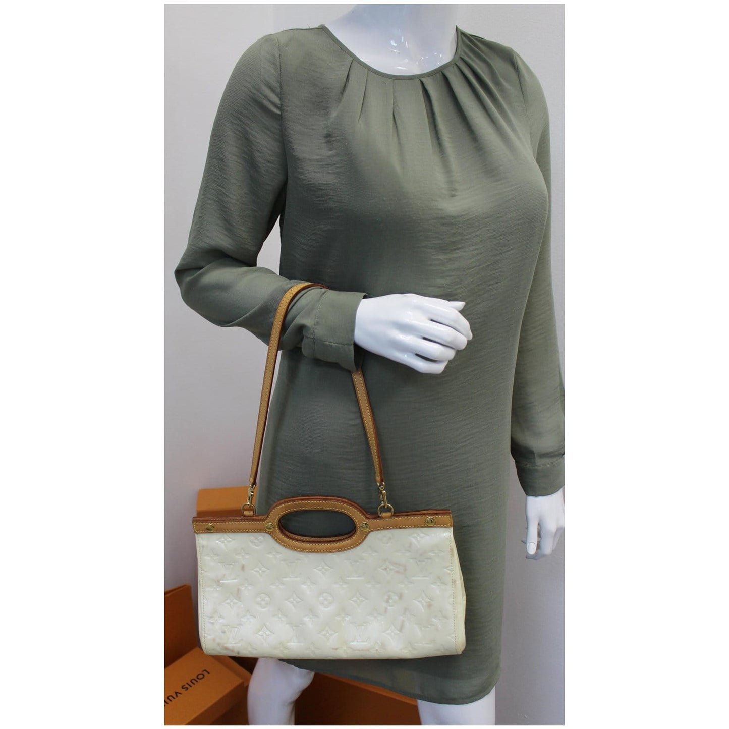 LOUIS VUITTON Roxbury Drive Vernis Leather Shoulder Bag Cream - 20% OFF
