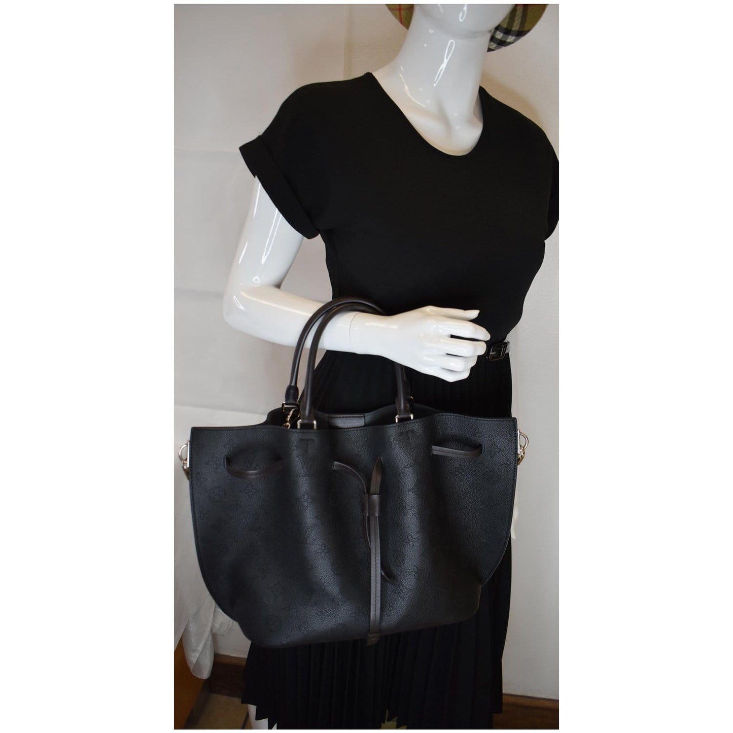 LOUIS VUITTON Girolata Monogram Mahina Leather Shoulder Bag Black