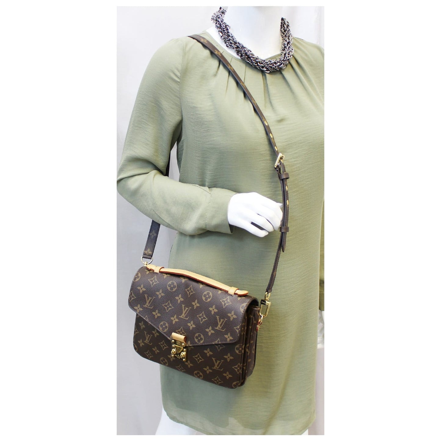 LOUIS VUITTON Metis Pochette Monogram Canvas Crossbody Bag
