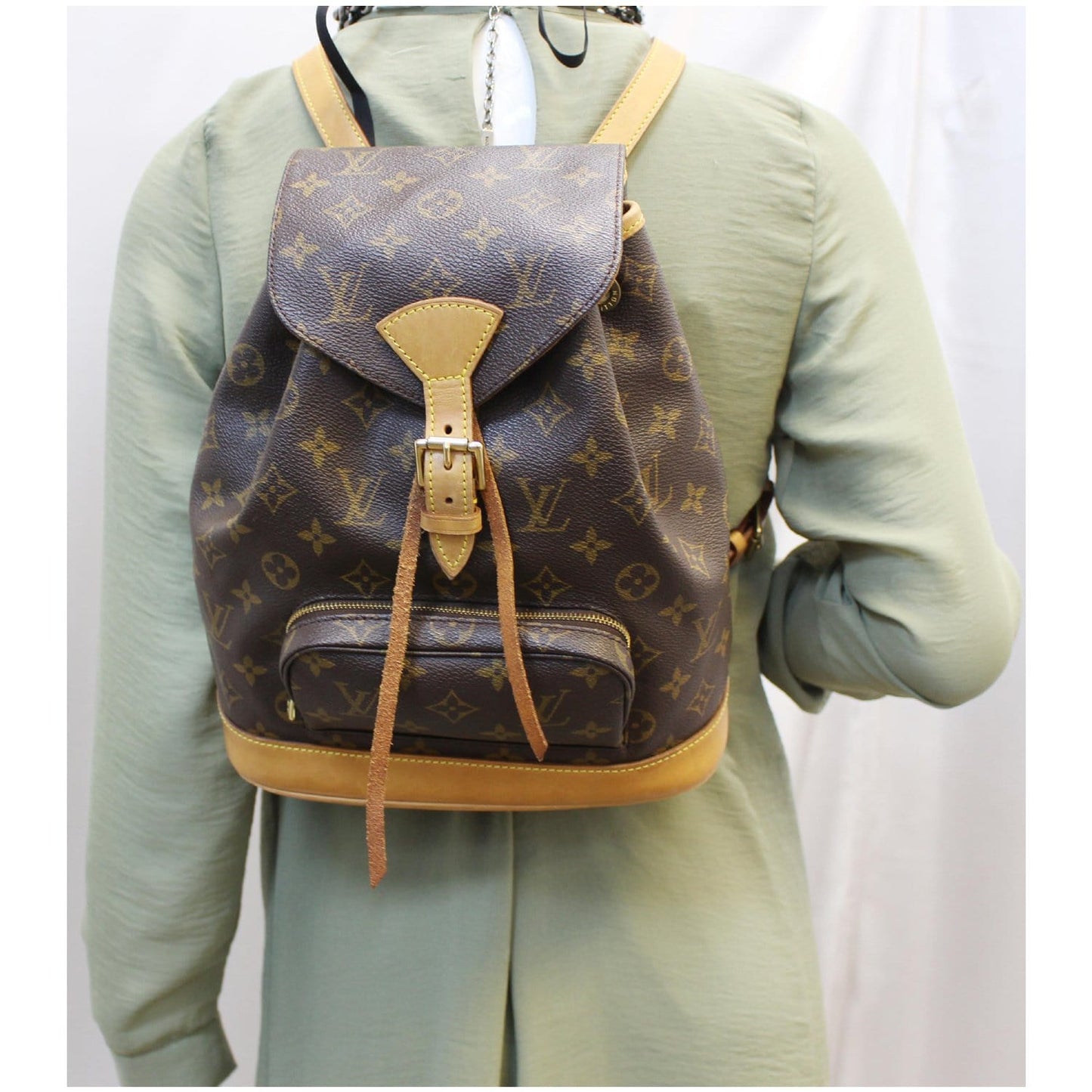 LOUIS VUITTON Montsouris MM Monogram Canvas Backpack Bag Brown