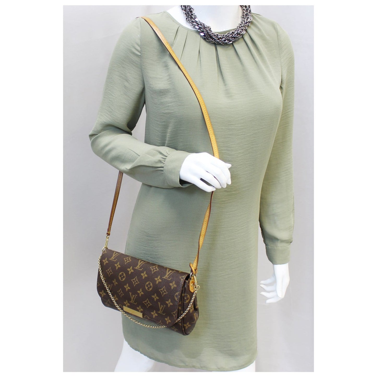 LOUIS VUITTON Favorite MM Monogram Canvas Crossbody Bag