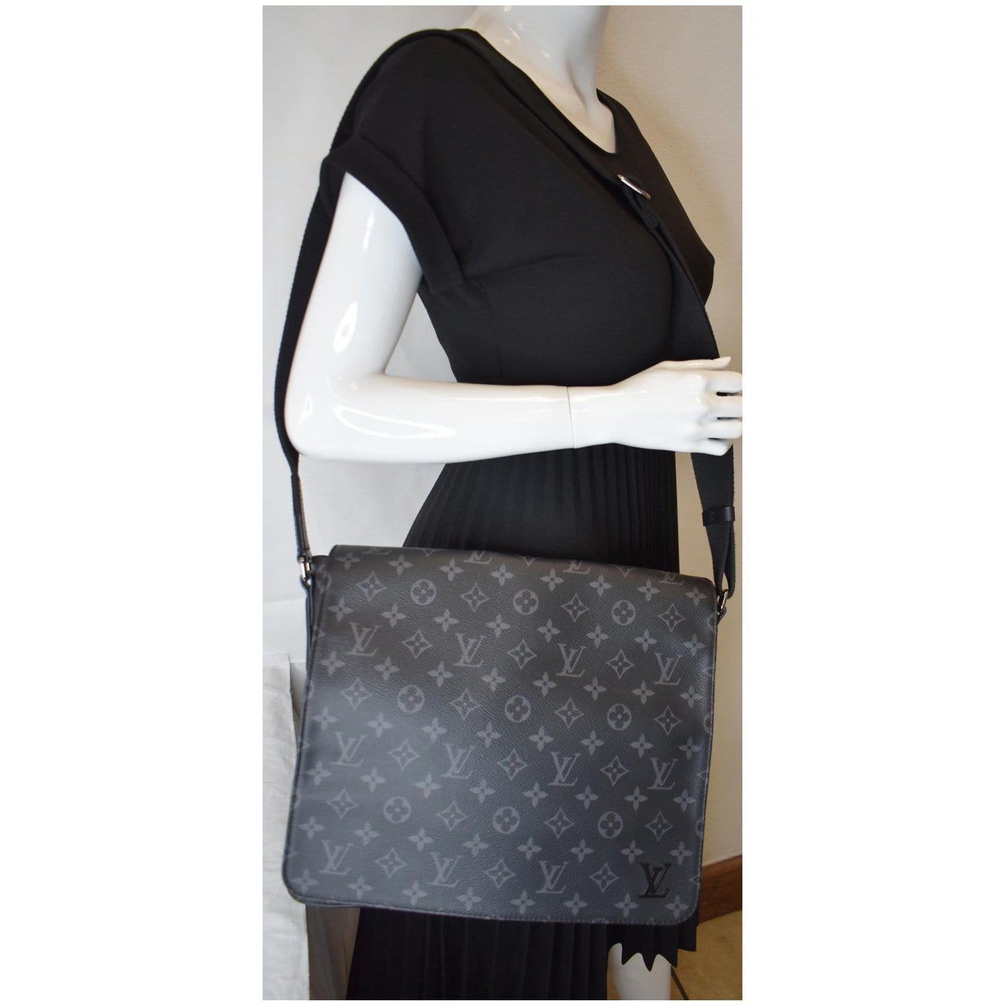 LOUIS VUITTON District PM Monogram Eclipse Messenger Bag Black