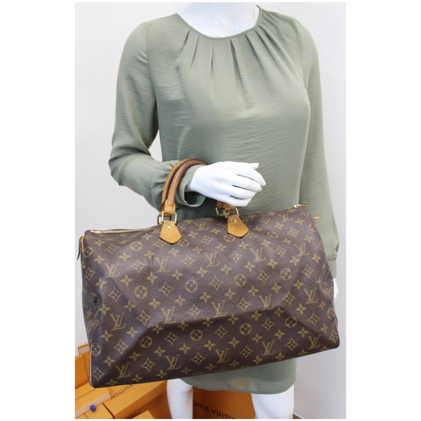 LOUIS VUITTON Speedy 40 Monogram Canvas Satchel Bag Brown