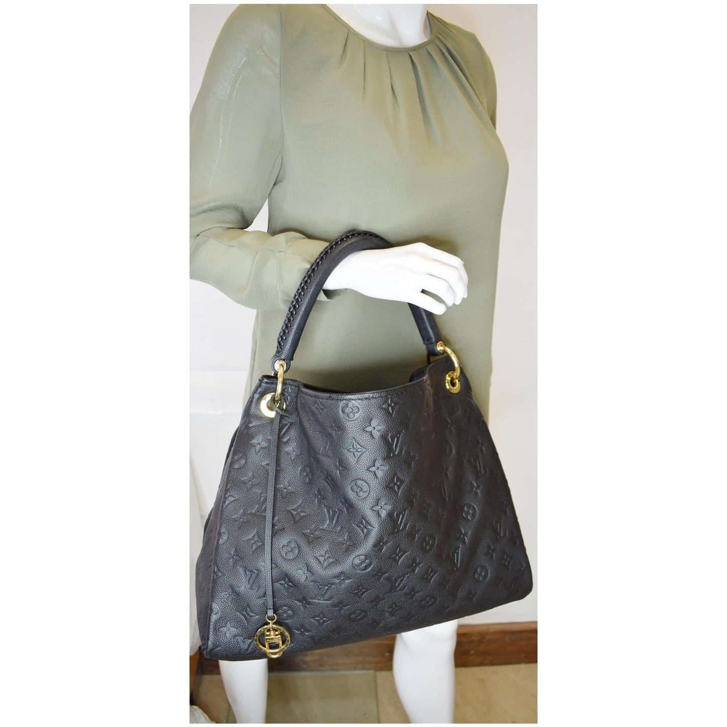 LOUIS VUITTON Artsy MM Empreinte Leather Shoulder Bag Black
