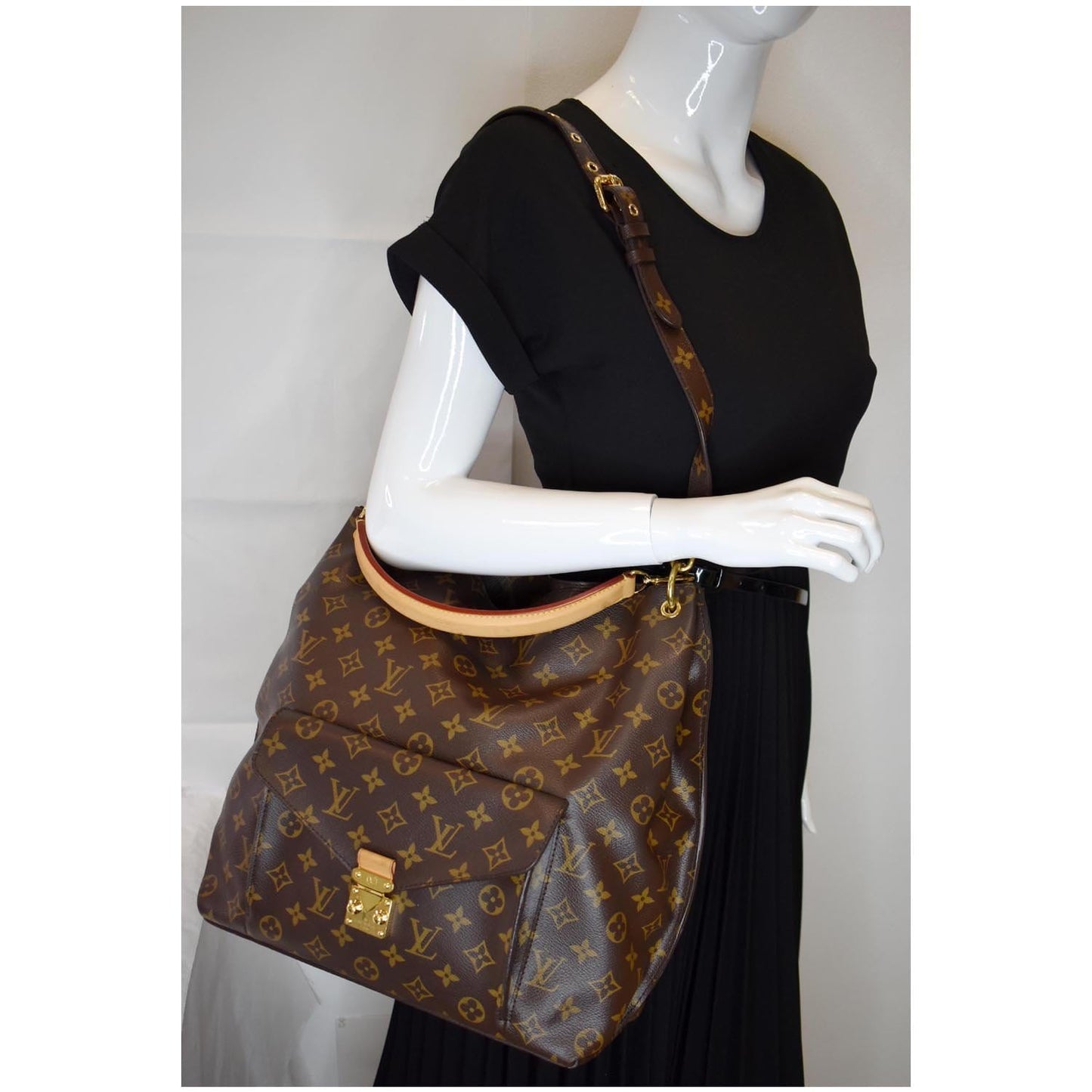 LOUIS VUITTON Metis Hobo Monogram Canvas Shoulder Bag Brown