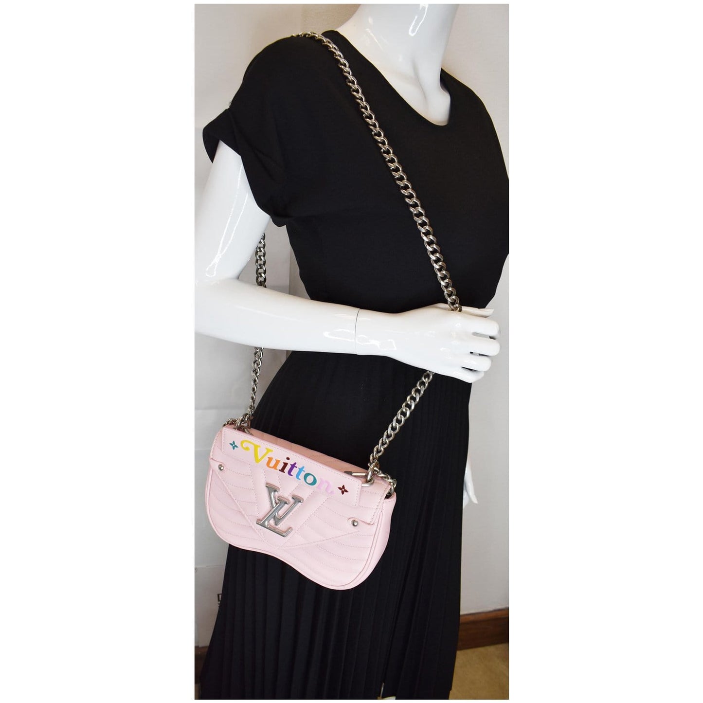 LOUIS VUITTON New Wave Chain MM Calfskin Leather Shoulder Bag Rose Pink