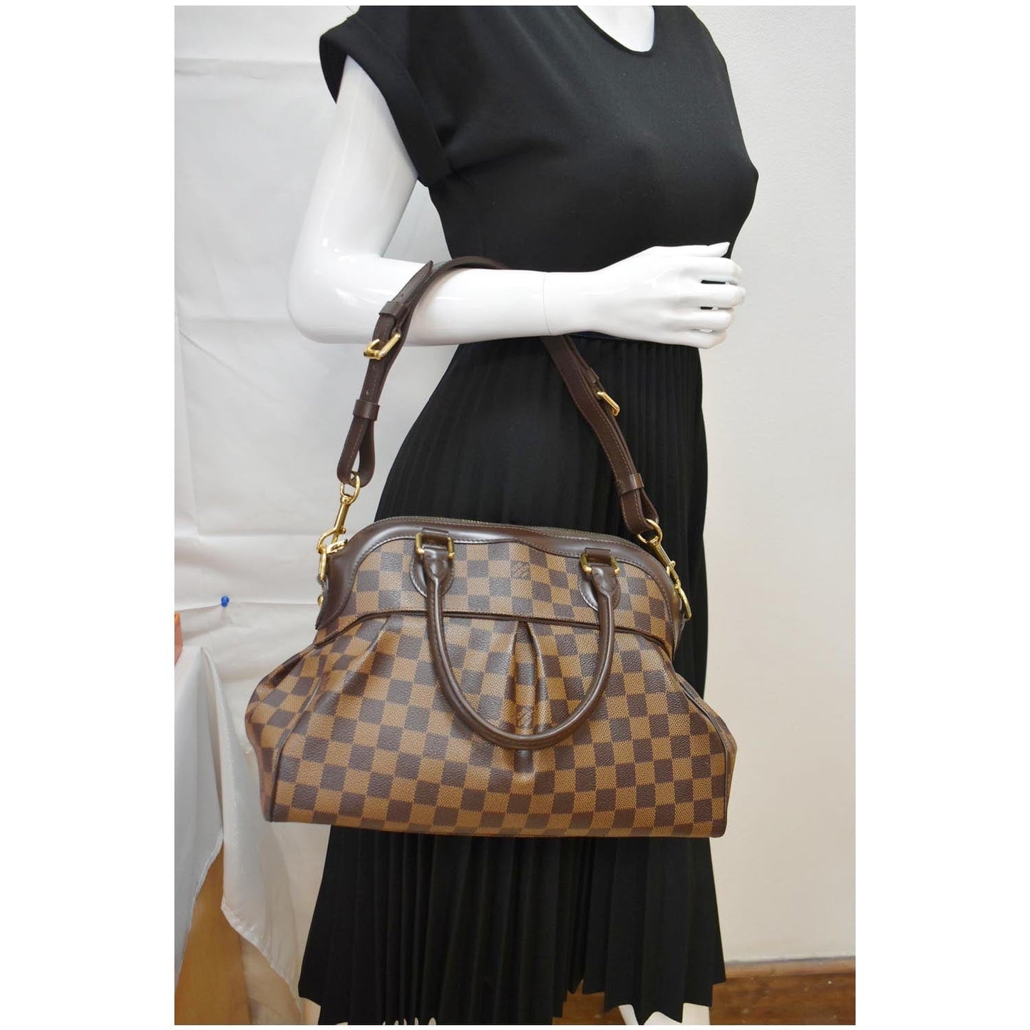 LOUIS VUITTON Trevi PM Damier Ebene Shoulder Bag Brown