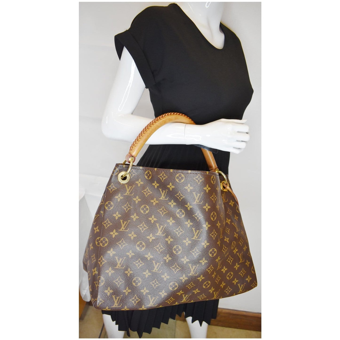 LOUIS VUITTON Artsy MM Monogram Canvas Shoulder Bag Brown