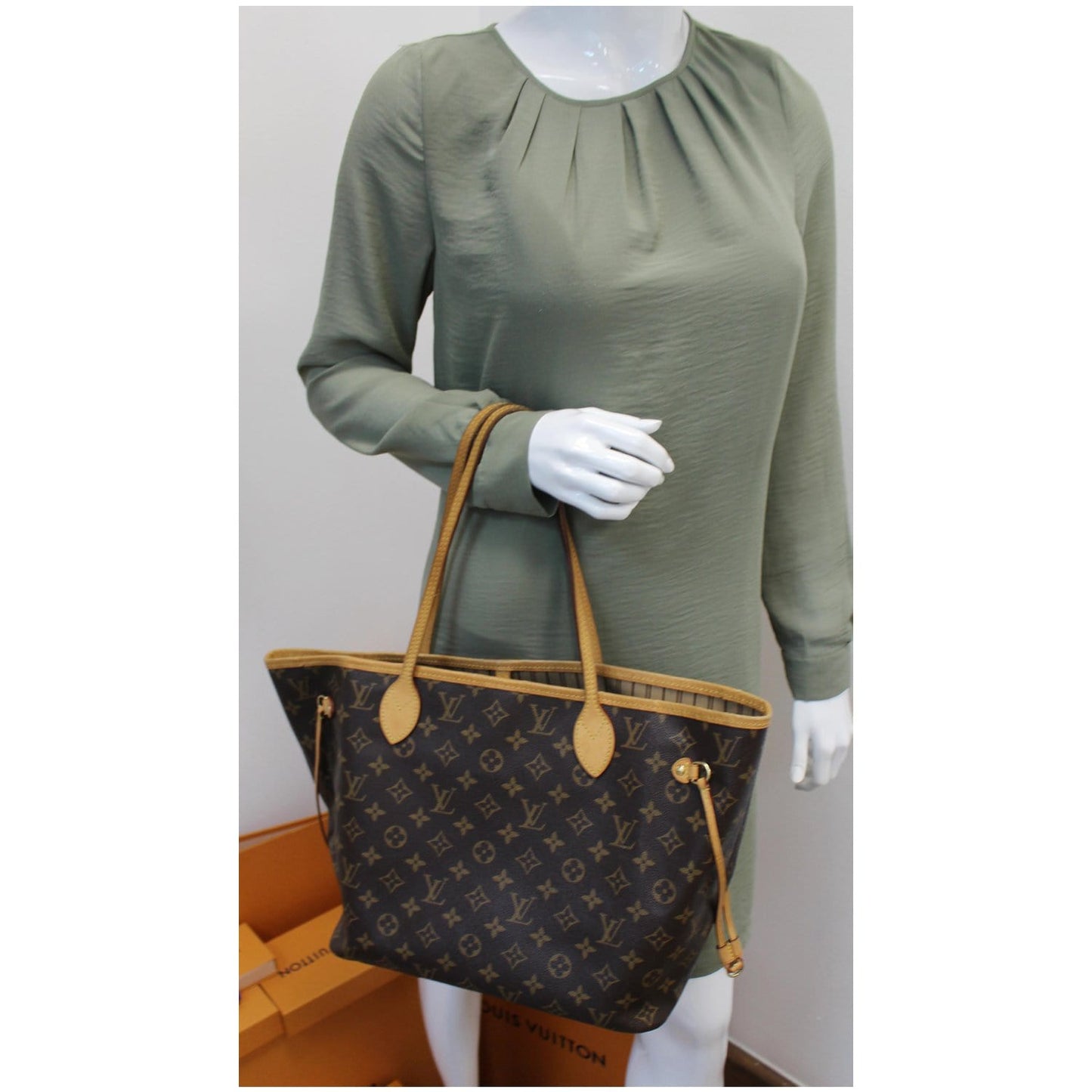 LOUIS VUITTON Neverfull MM Monogram Canvas Tote Shoulder Bag Brown