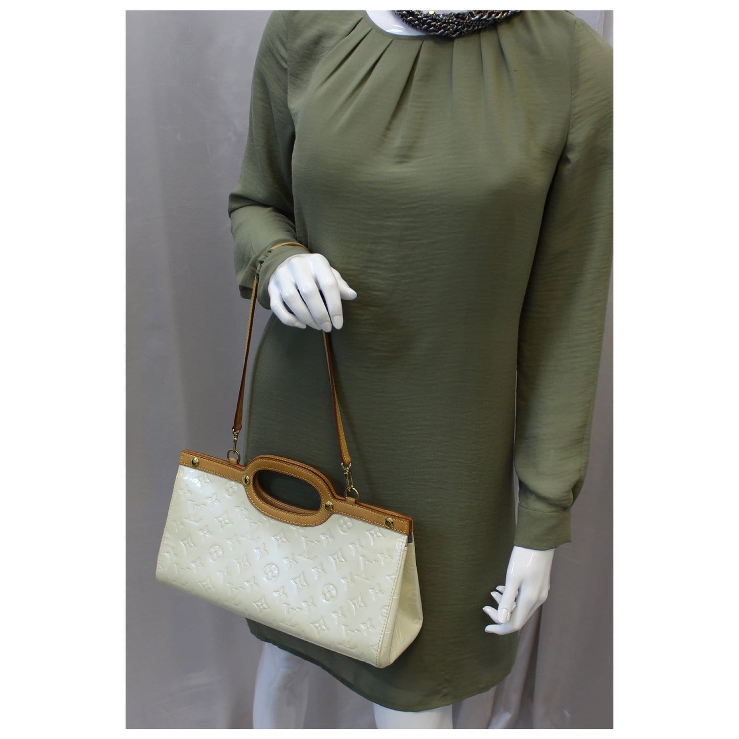 LOUIS VUITTON Roxbury Drive Vernis Leather Shoulder Bag Cream