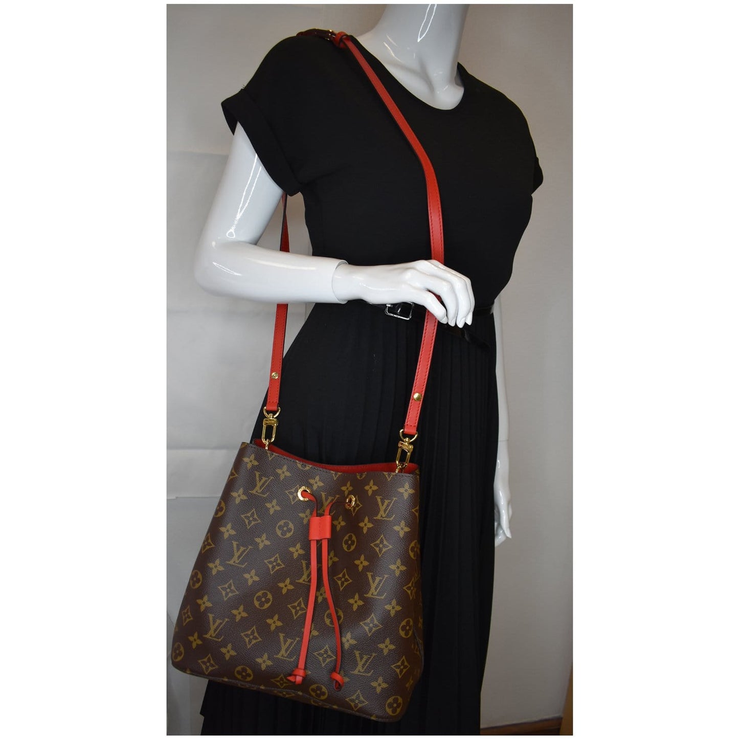 LOUIS VUITTON Neonoe Monogram Canvas Shoulder Bag Coquelicot