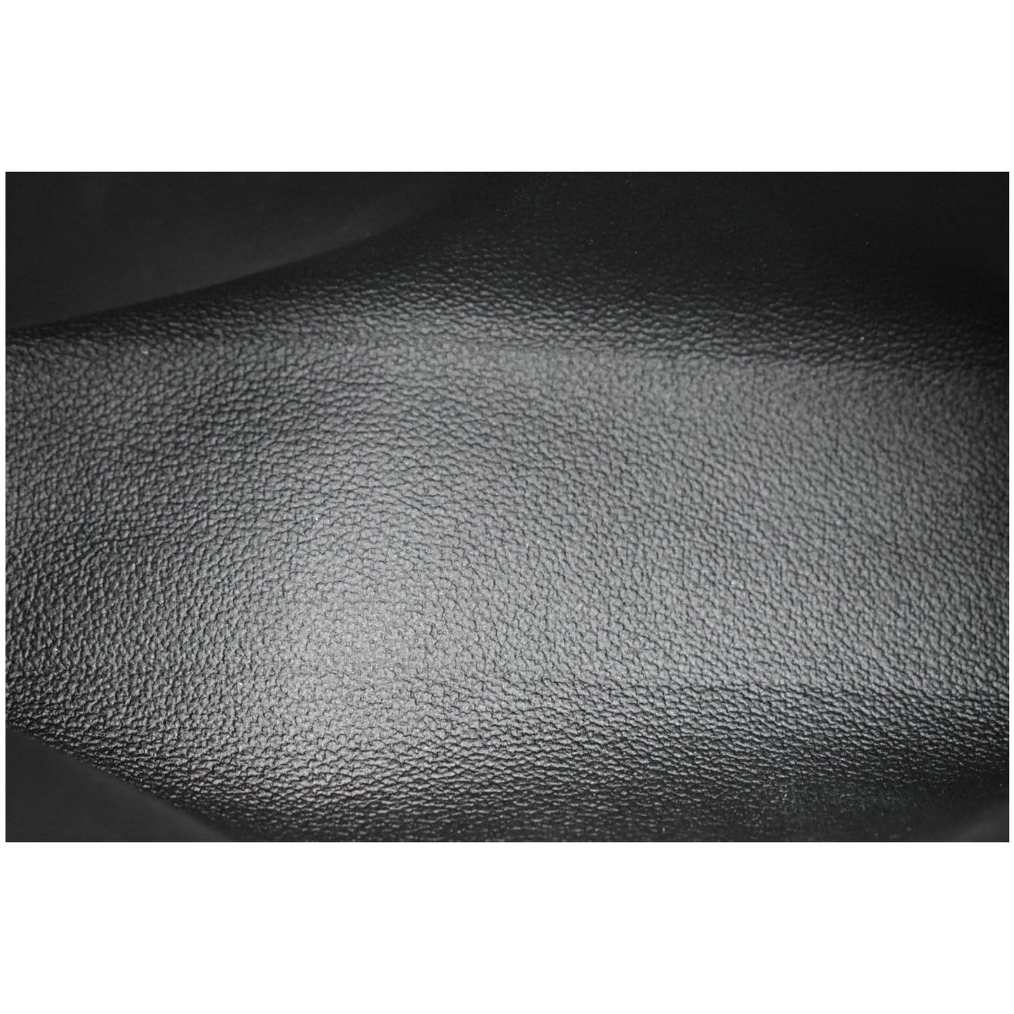 LOUIS VUITTON Wild At Heart Toiletry 26 Monogram Giant Cosmetics Pouch Black - 10% OFF