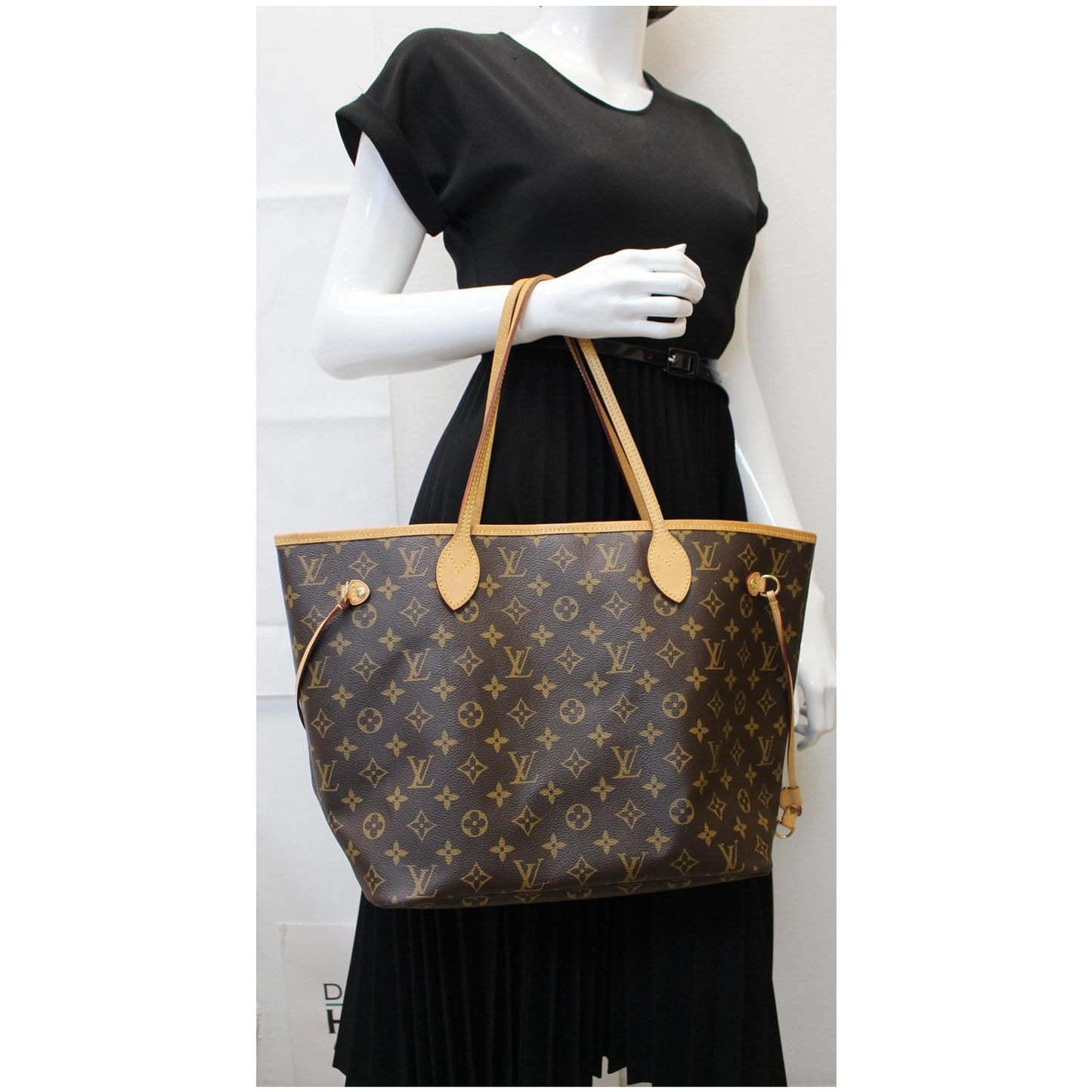 LOUIS VUITTON Neverfull MM Monogram Canvas Tote Bag Brown