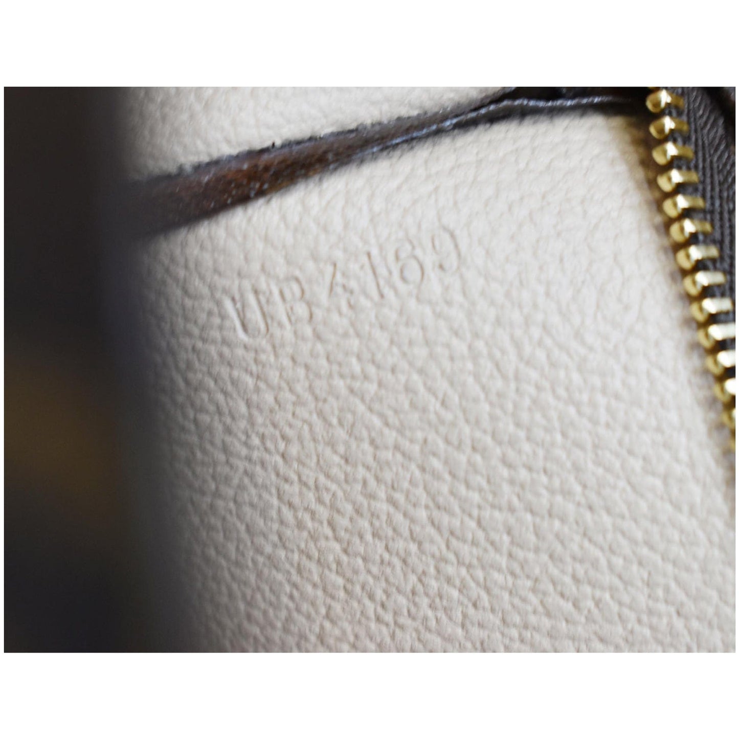 LOUIS VUITTON Toiletry 19 Monogram Canvas Cosmetics Pouch Brown