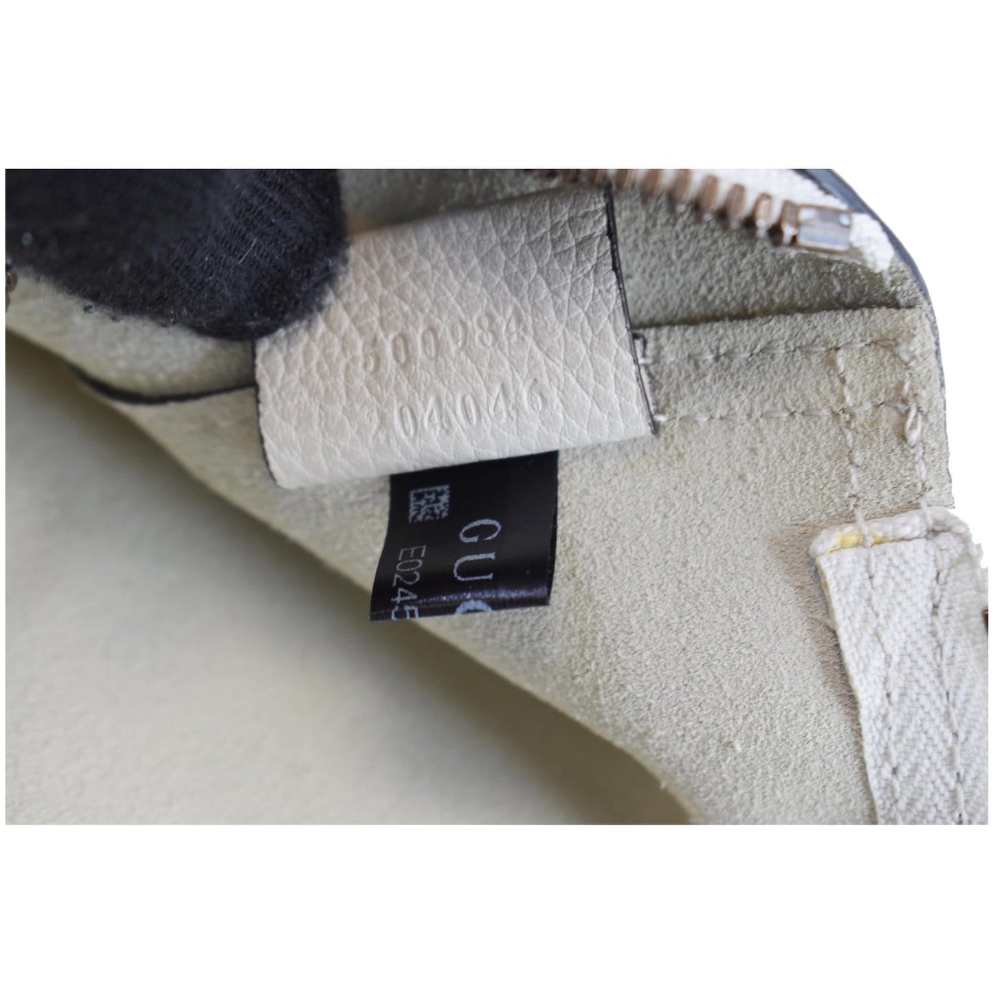 GUCCI Pebbled Leather Medium Logo Portfolio Clutch White 500984 - Last Call