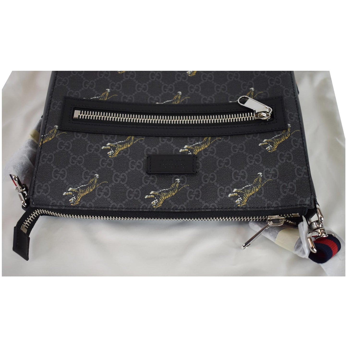 GUCCI Bestiary Tigers GG Supreme Square Messenger Bag Black 474137