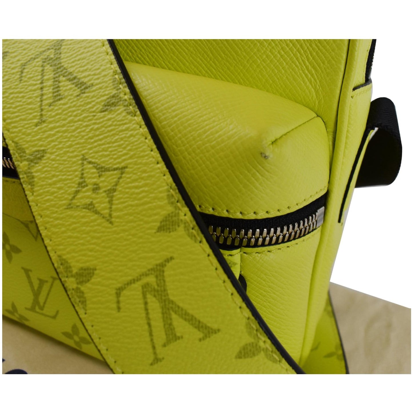 LOUIS VUITTON Outdoor Taiga Monogram Bahia Messenger Lime Green