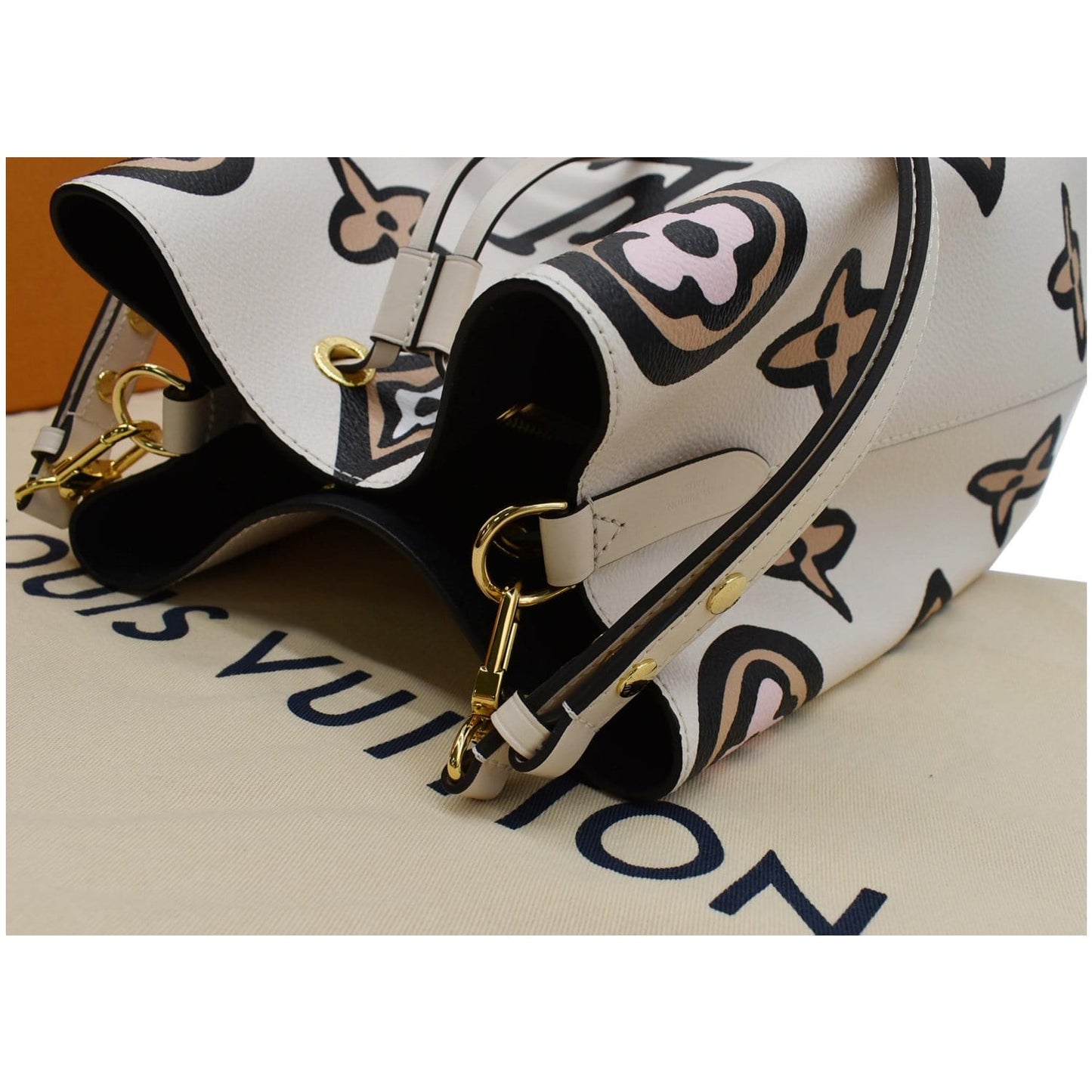 LOUIS VUITTON NeoNoe MM Wild At Heart Monogram Canvas Shoulder Bag Creme
