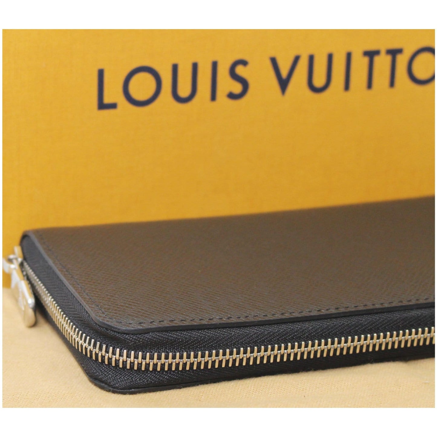 LOUIS VUITTON Zippy Vertical Taiga Long Wallet Black