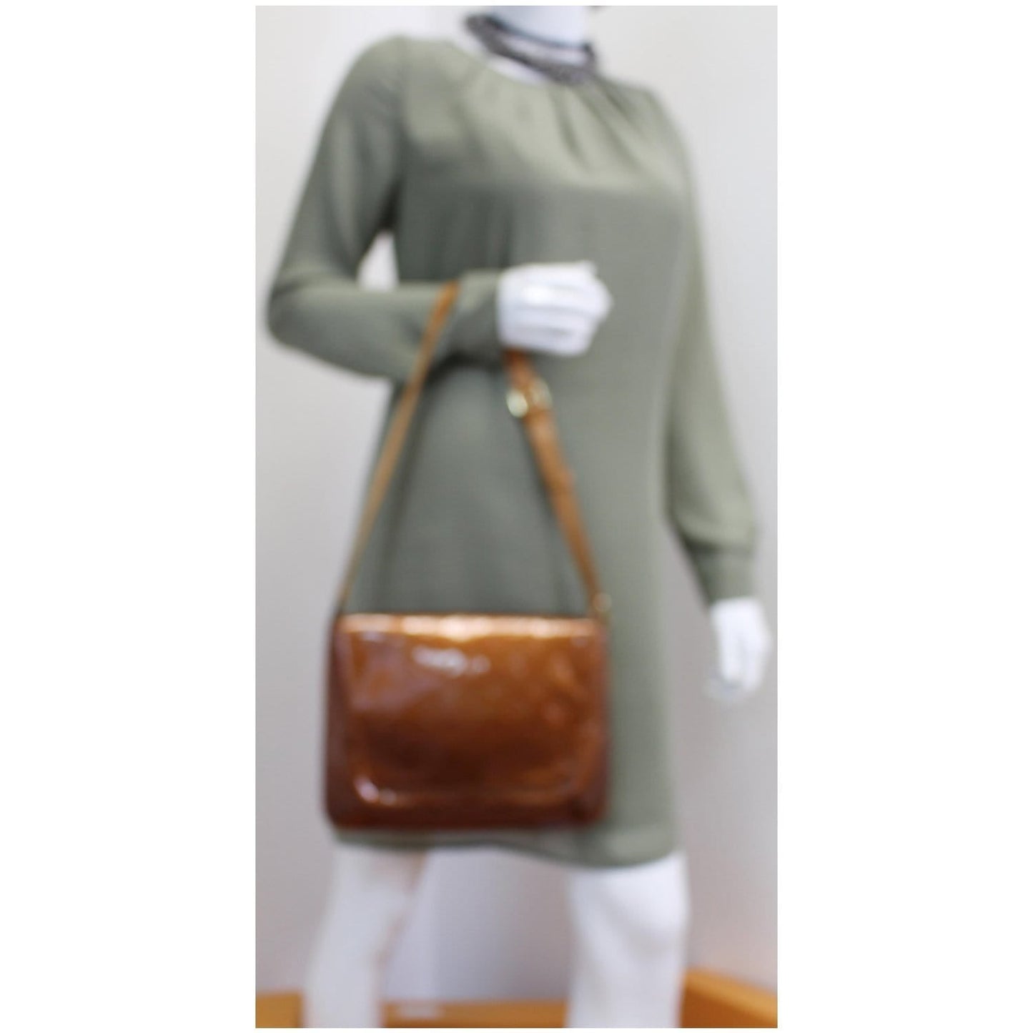LOUIS VUITTON Thompson Street Monogram Vernis Shoulder Bag Bronze