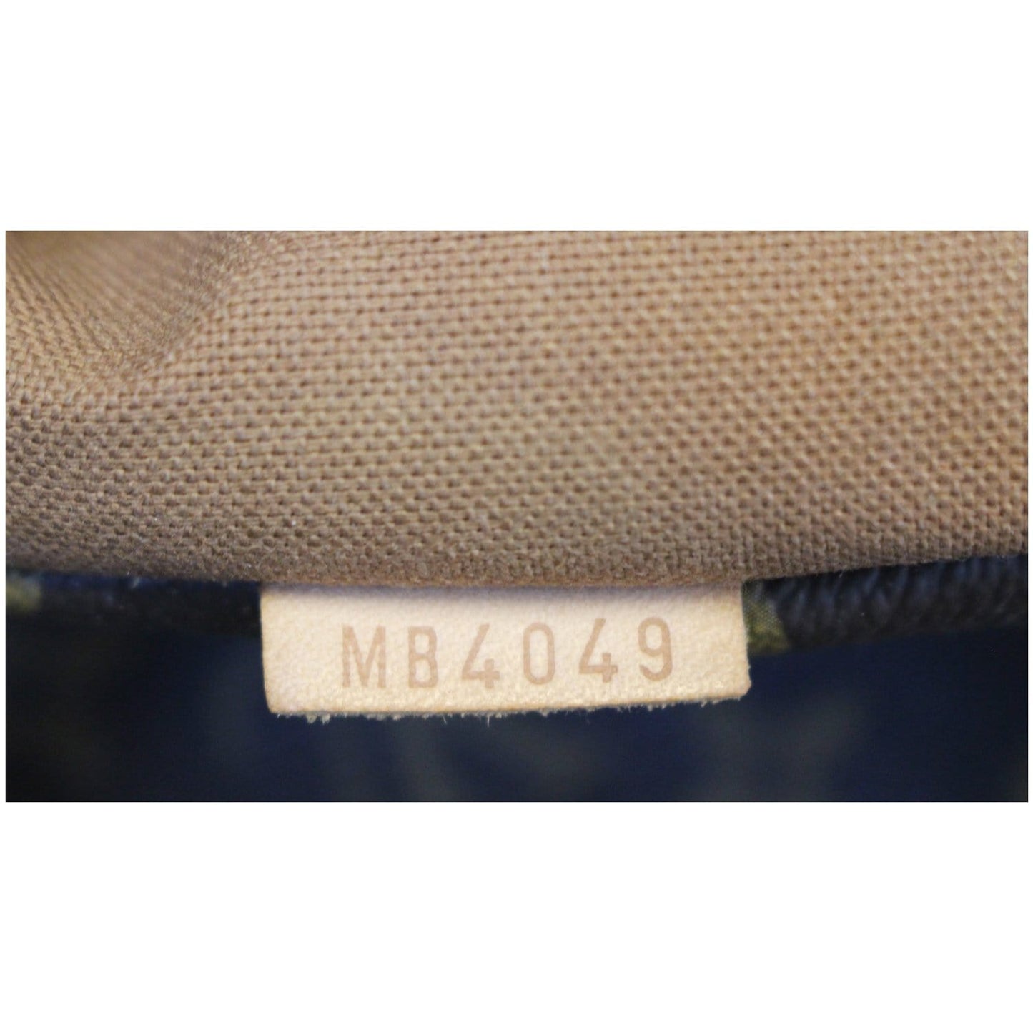 Louis Vuitton Totally MM Monogram Canvas Shoulder Handbag