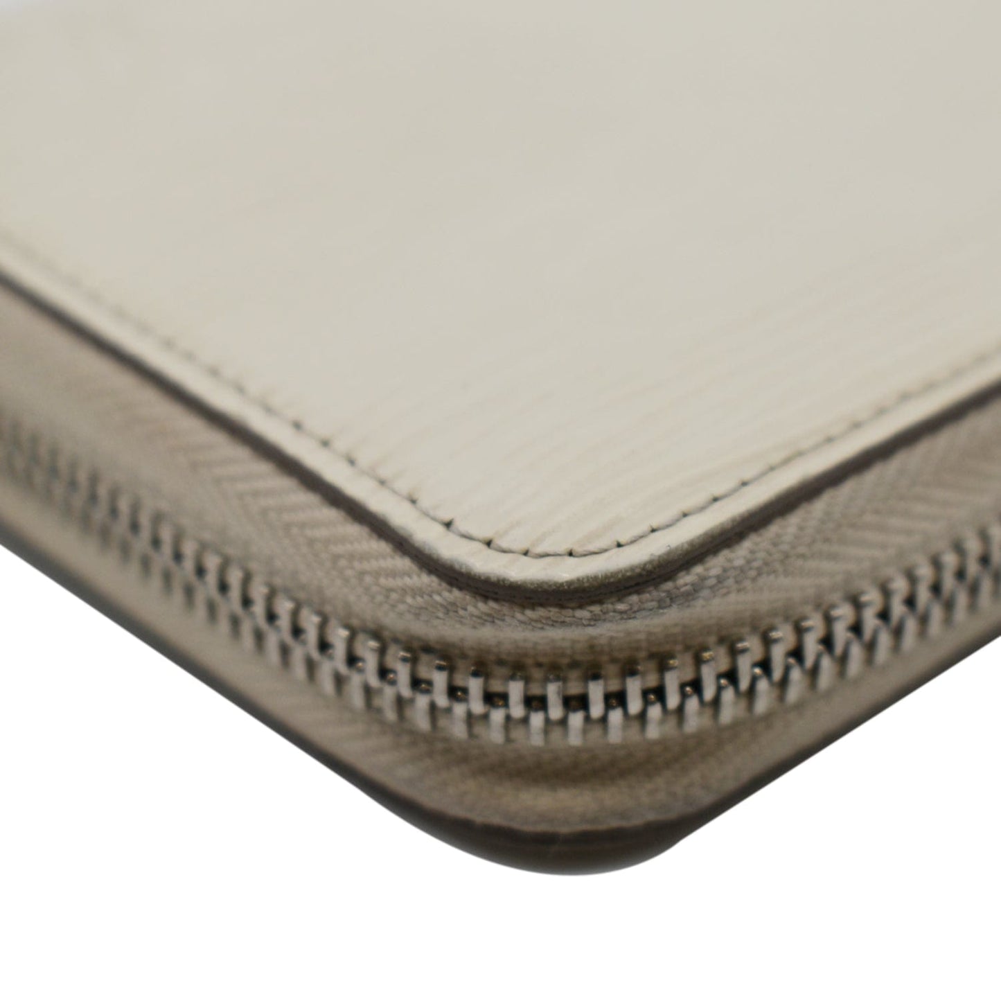 LOUIS VUITTON Epi Leather Zippy Wallet Ivory