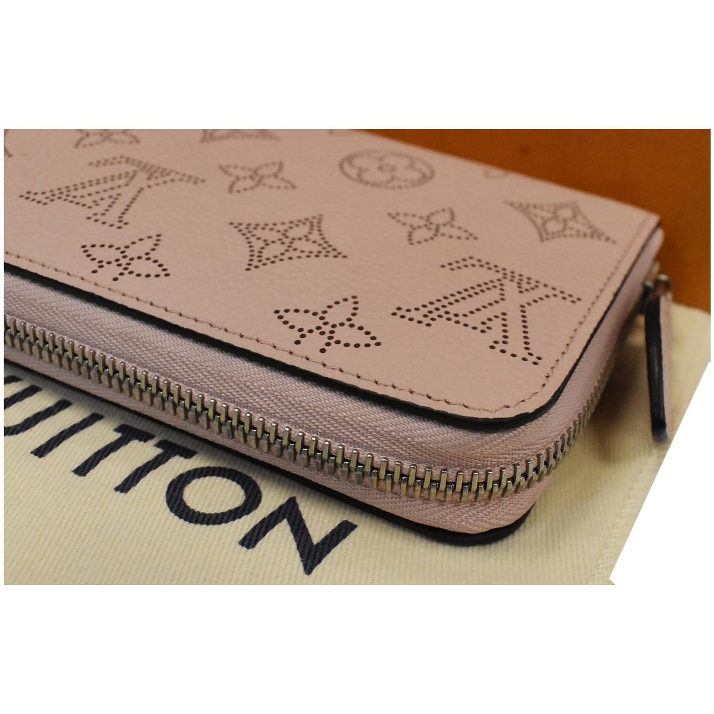 LOUIS VUITTON Mahina Leather Zippy Wallet Magnolia