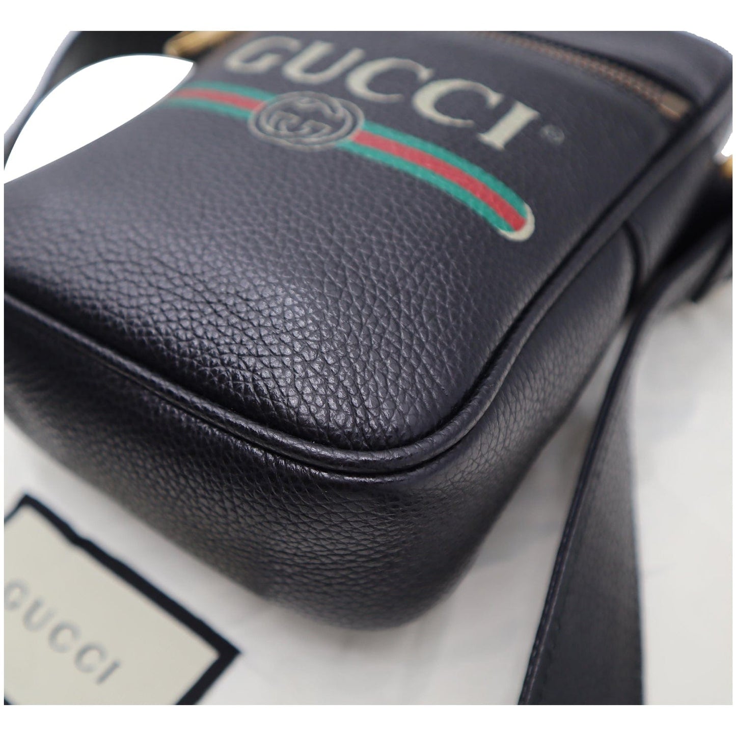 GUCCI Logo Grained Calfskin Leather Messenger Bag Black 574803