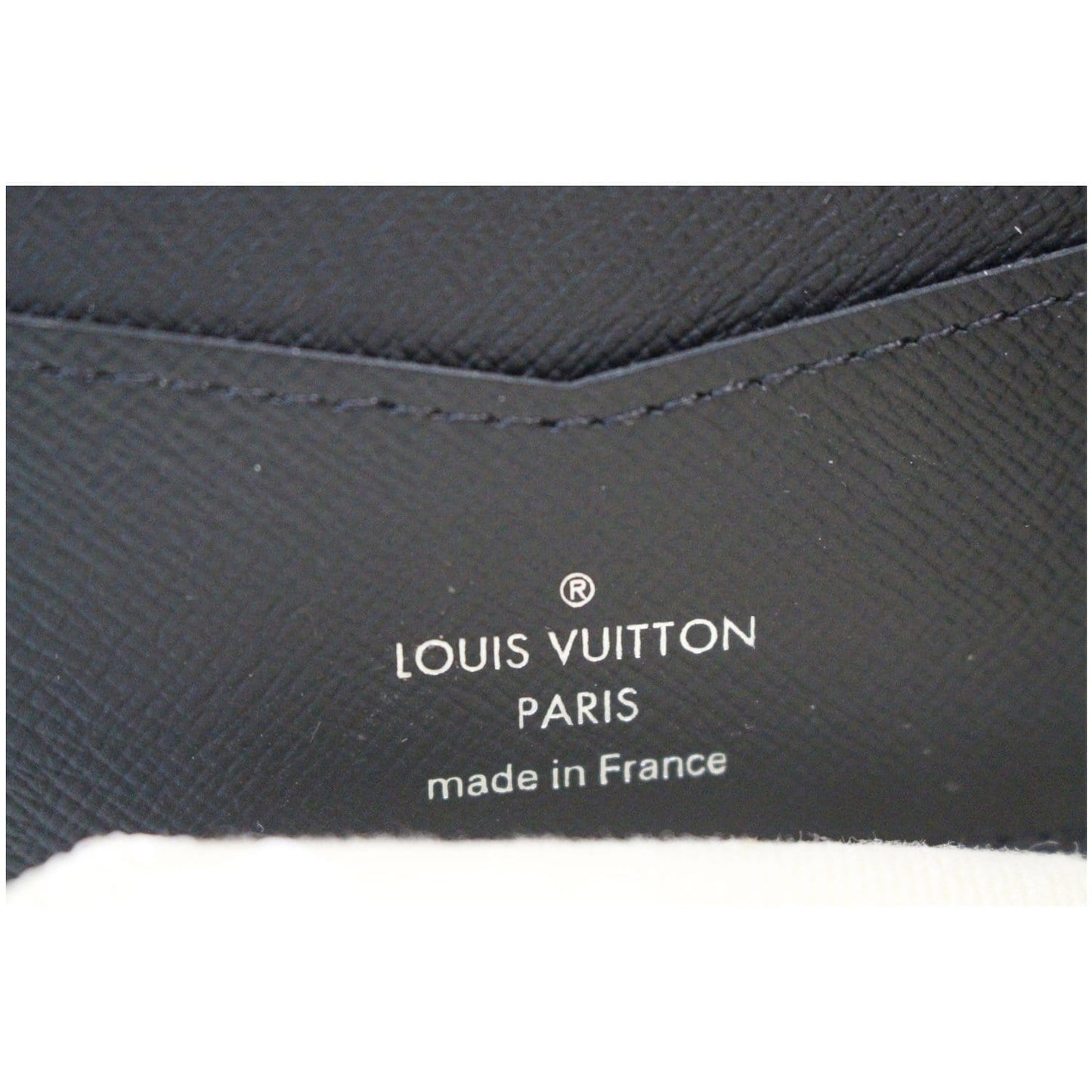LOUIS VUITTON Slender NM Taiga Leather Wallet Noir