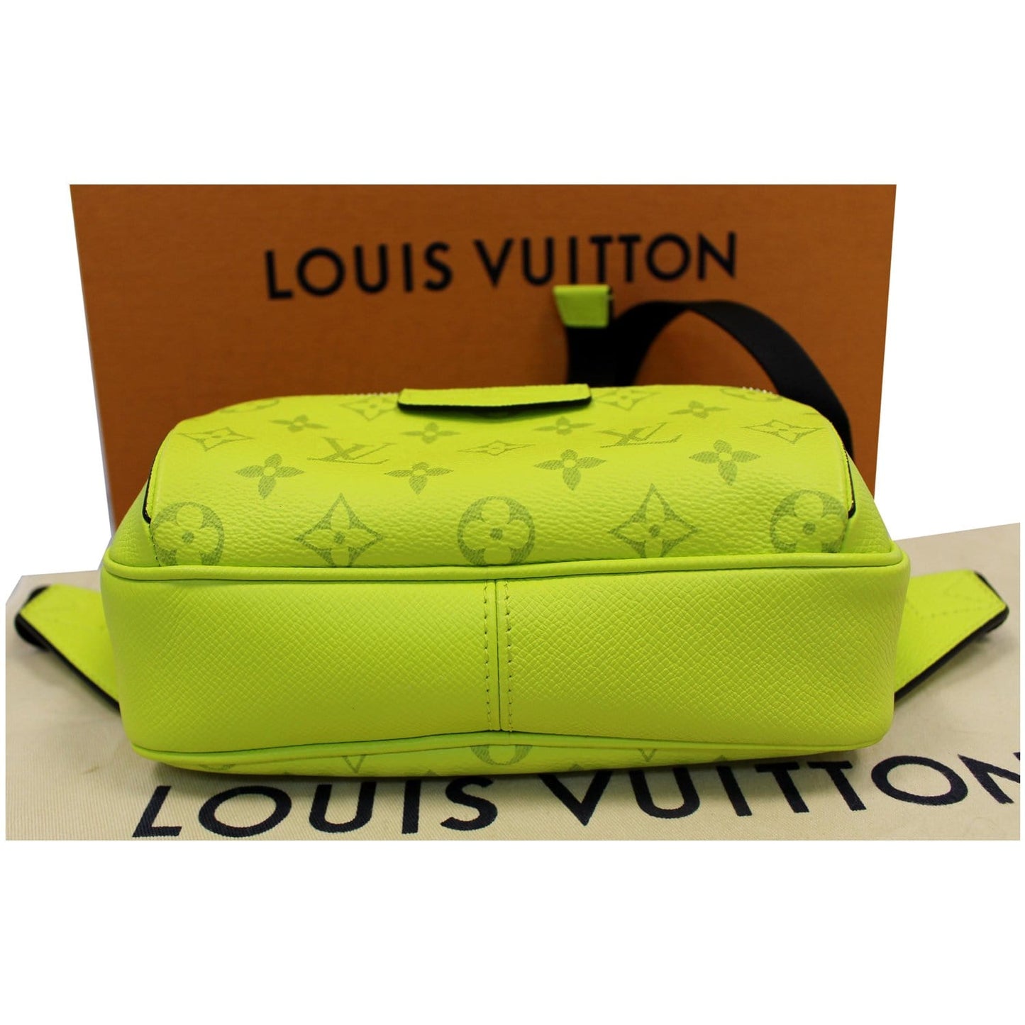 LOUIS VUITTON Outdoor Taiga Monogram Bahia Bumbag Lime Green