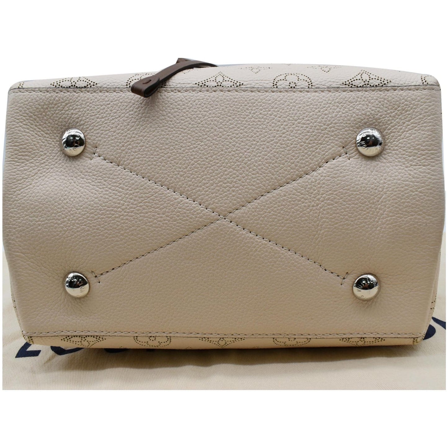 LOUIS VUITTON Muria Mahina Perforated Leather Shoulder Bag Cream - 10% OFF