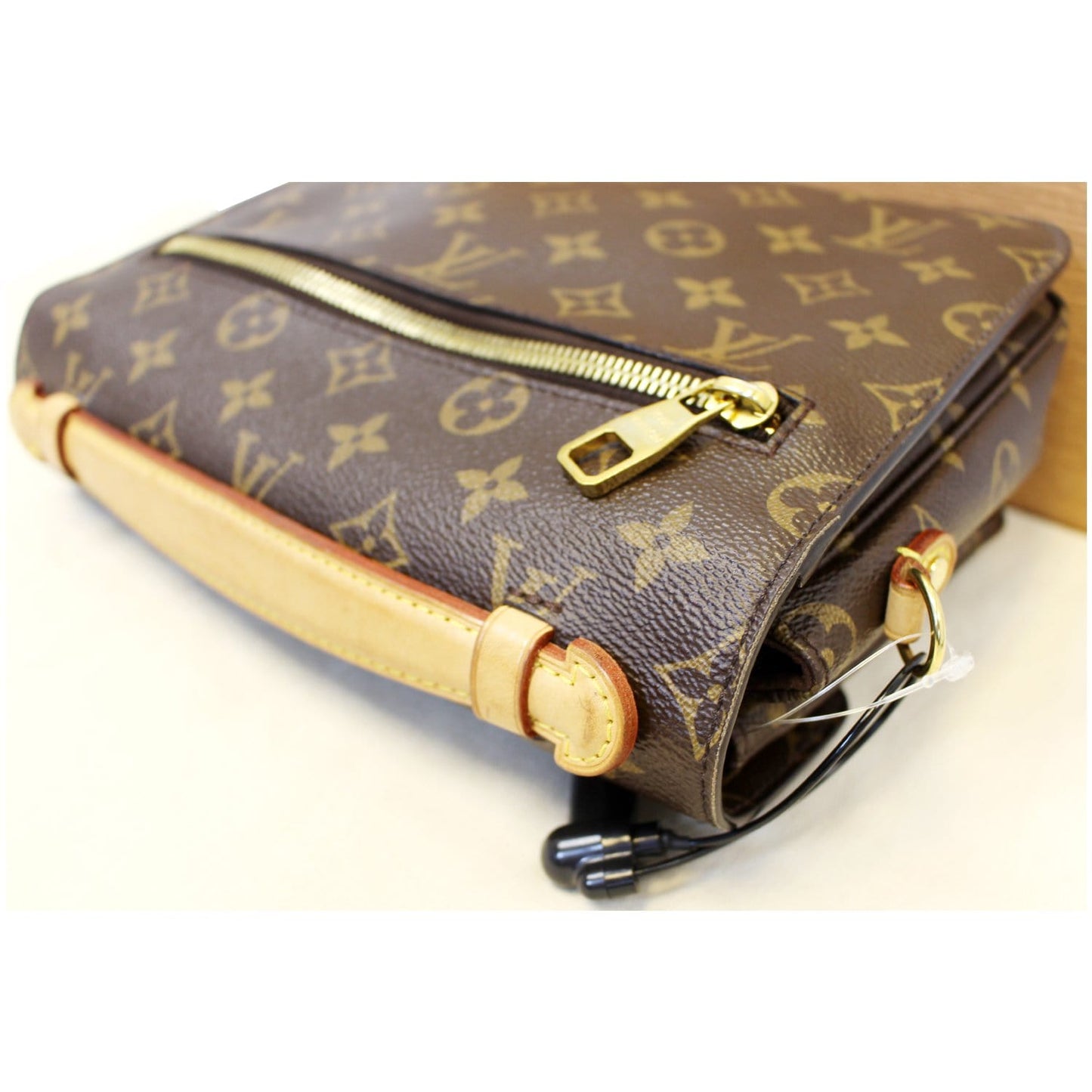 LOUIS VUITTON Metis Pochette Monogram Canvas Crossbody Bag