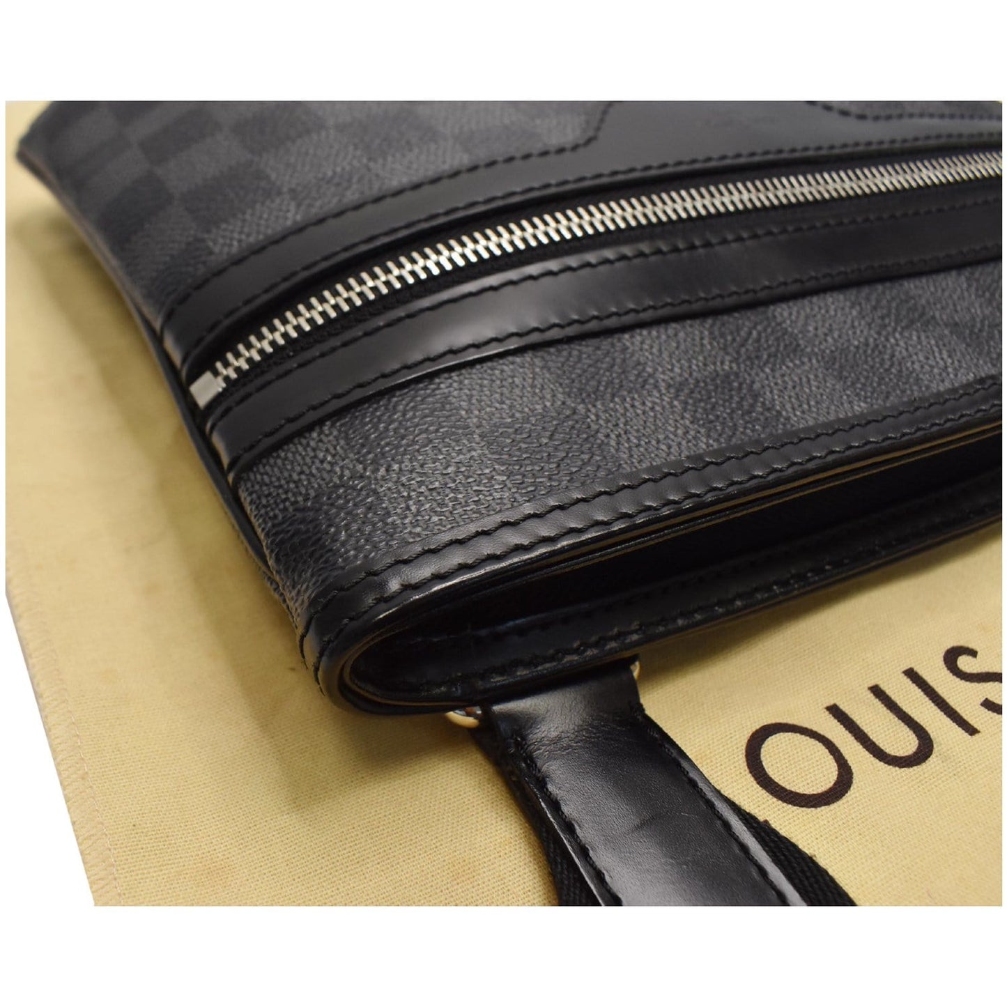 LOUIS VUITTON Thomas Damier Graphite Canvas Crossbody Messenger Bag Black