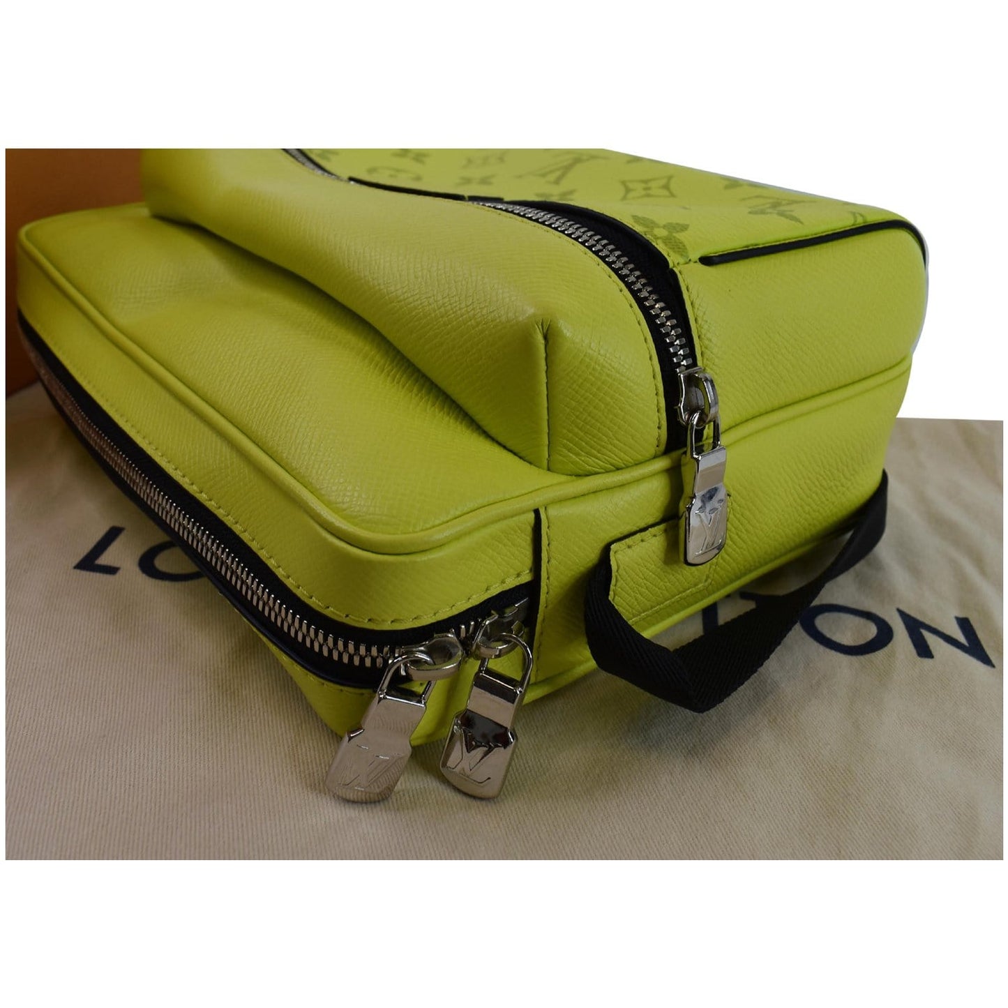 LOUIS VUITTON Outdoor Taiga Monogram Bahia Messenger Lime Green