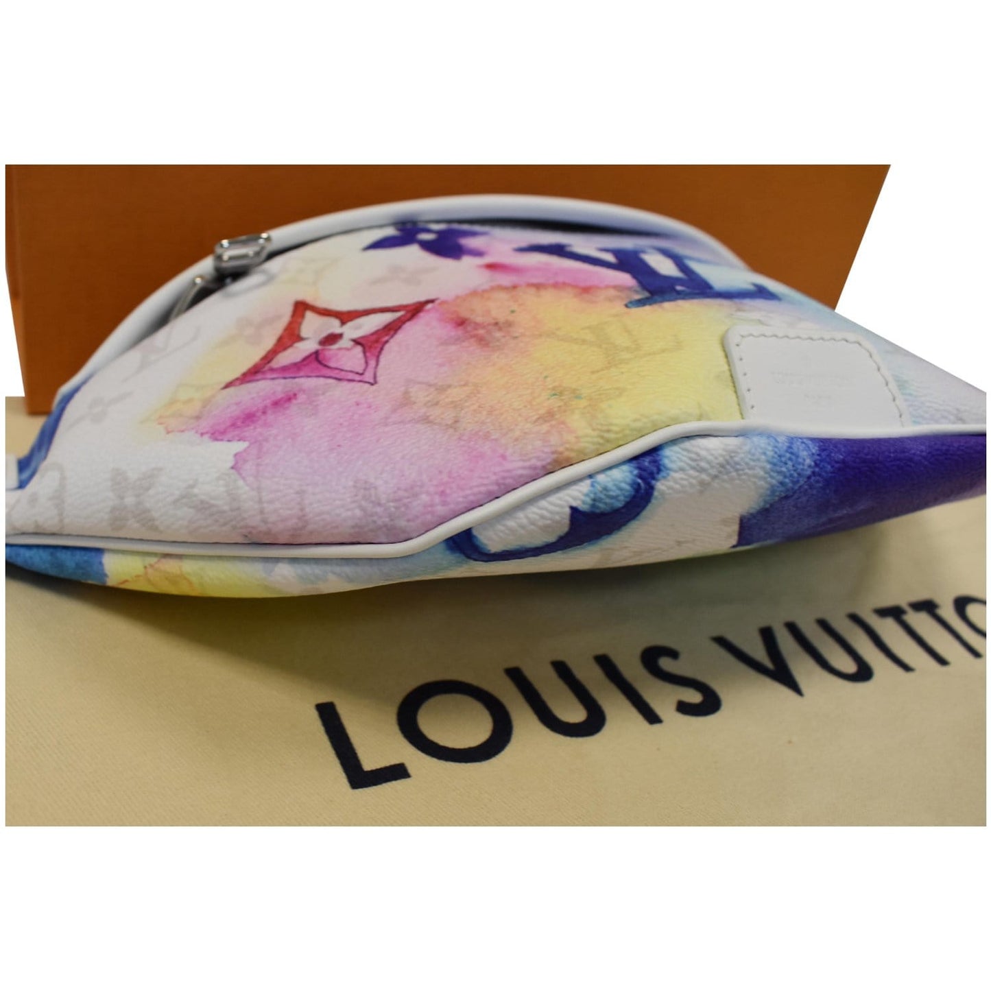 LOUIS VUITTON Discovery Monogram Watercolor Bumbag Multicolor