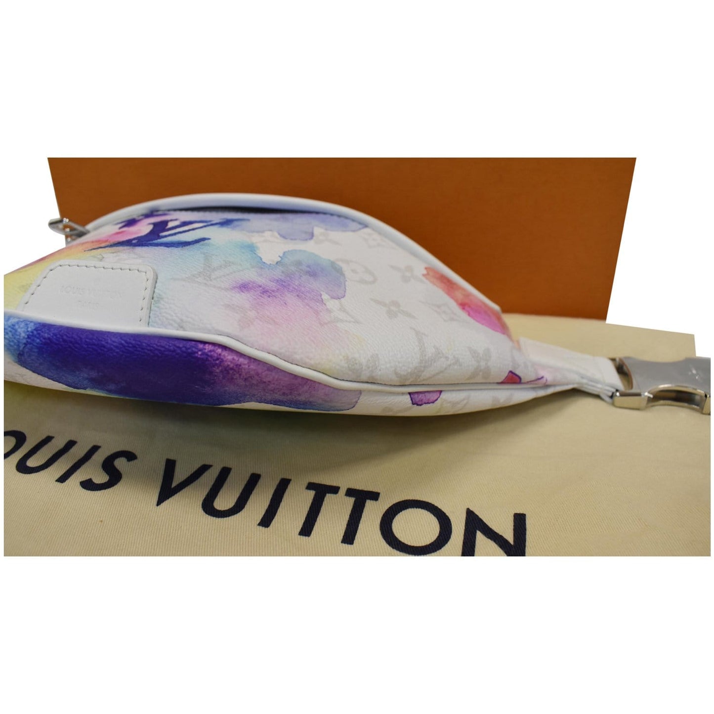 LOUIS VUITTON Discovery Monogram Watercolor Bumbag Multicolor