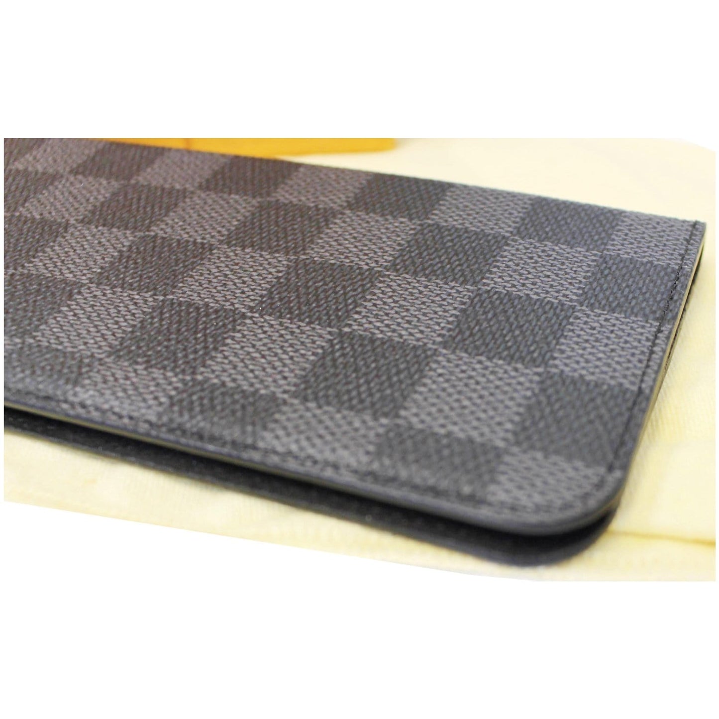 LOUIS VUITTON IPhone 7 Plus Folio Damier Graphite Phone Case