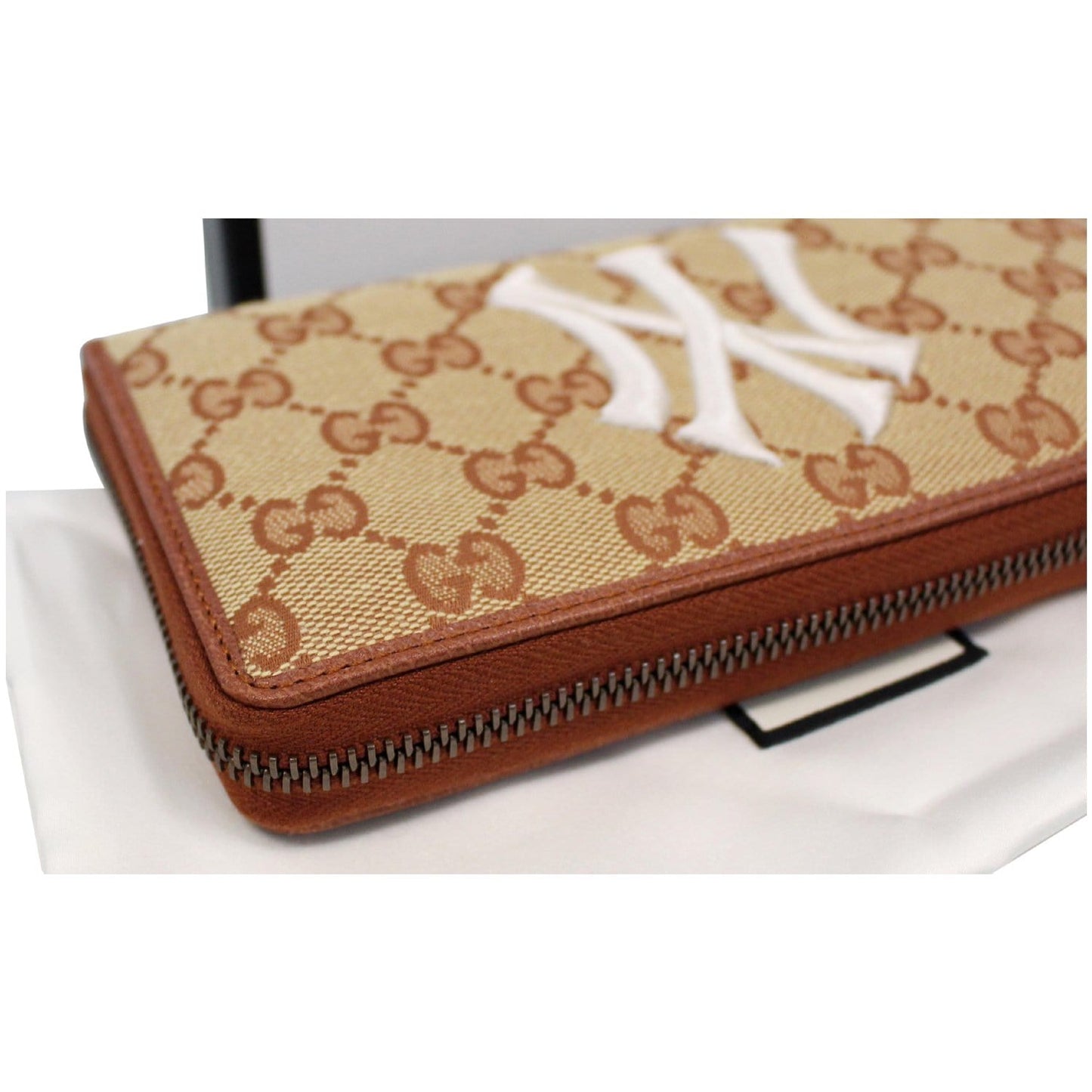 GUCCI Zip Around NY New York Yankees Patch Wallet Brown 547791 - Last Call