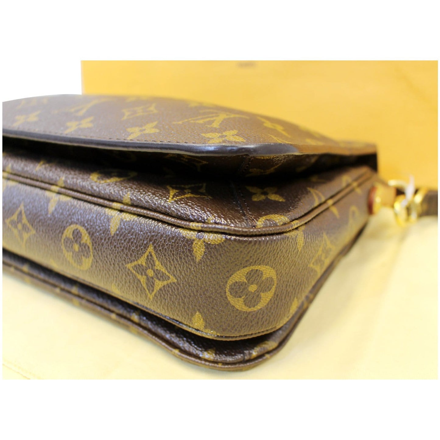 LOUIS VUITTON Metis Pochette Monogram Canvas Crossbody Bag