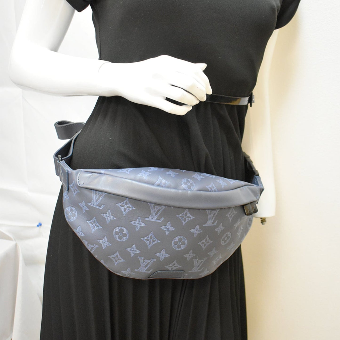 LOUIS VUITTON Discovery Monogram Shadow Leather Bumbag Navy Blue