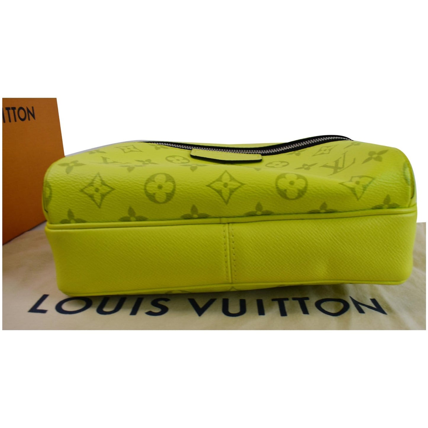 LOUIS VUITTON Outdoor Taiga Monogram Bahia Messenger Lime Green