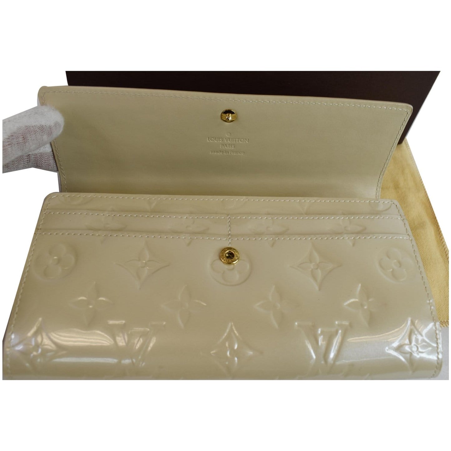 LOUIS VUITTON Monogram Vernis Sarah Wallet Cream